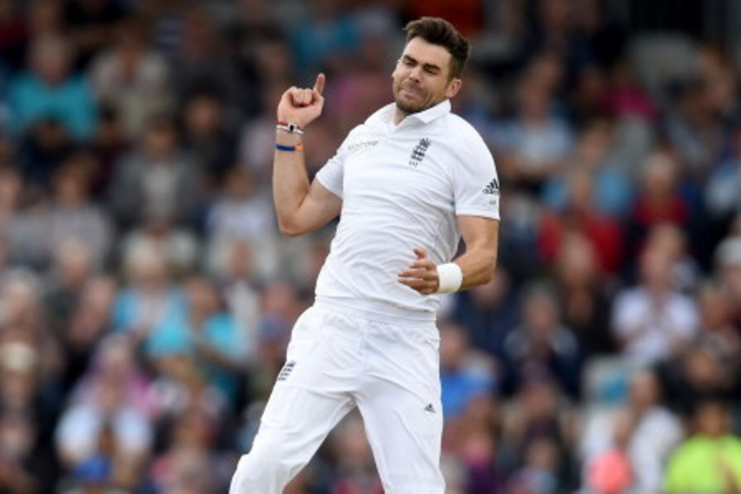 MANCHESTER, ENGLAND - AUGUST 07: England bowler James Anderson celebrates after dismissing India batsman Virat Kholi during day one of the 4th Investec Test match between England and India at Old Trafford on August 7, 2014 in Manchester, England. (Photo MANCHESTER, ENGLAND - AUGUST 07: England bowler James Anderson celebrates after dismissing India batsman Virat Kholi during day one of the 4th Investec Test match between England and India at Old Trafford on August 7, 2014 in Manchester, England. (Photo
