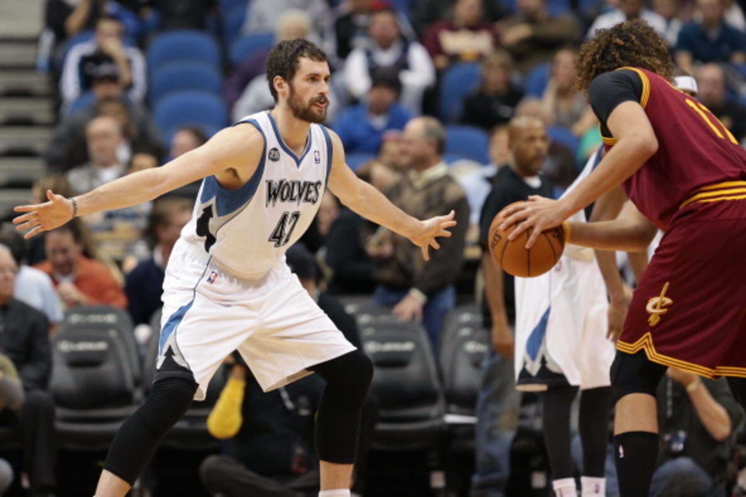 MINNEAPOLIS, MN - NOVEMBER 13:  Kevin Love #42 of the Minnesota Timberwolves plays defense against the Cleveland Cavaliers on November 13, 2013 at Target Center in Minneapolis, Minnesota. NOTE TO USER: User expressly acknowledges and agrees that, by downl