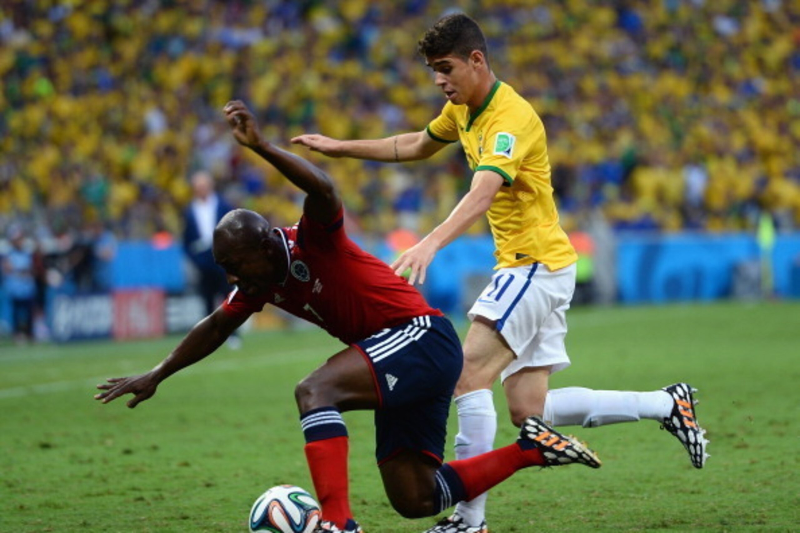FORTALEZA, BRAZIL - JULY 04:  Oscar of Brazil challenges Pablo Armero of Colombia during the 2014 FIFA World Cup Brazil Quarter Final match between Brazil and Colombia at Castelao on July 4, 2014 in Fortaleza, Brazil.  (Photo by Jamie McDonald/Getty Image