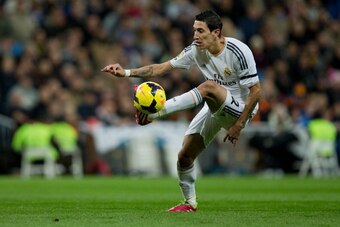 MADRID, SPAIN - NOVEMBER 30:  Angel Di Maria of Real Madrid CF controls the ball during the La Liga match between Real Madrid CF and Real Valladolid CF at Estadio Santiago Bernabeu on November 30, 2013 in Madrid, Spain.  (Photo by Gonzalo Arroyo Moreno/Ge