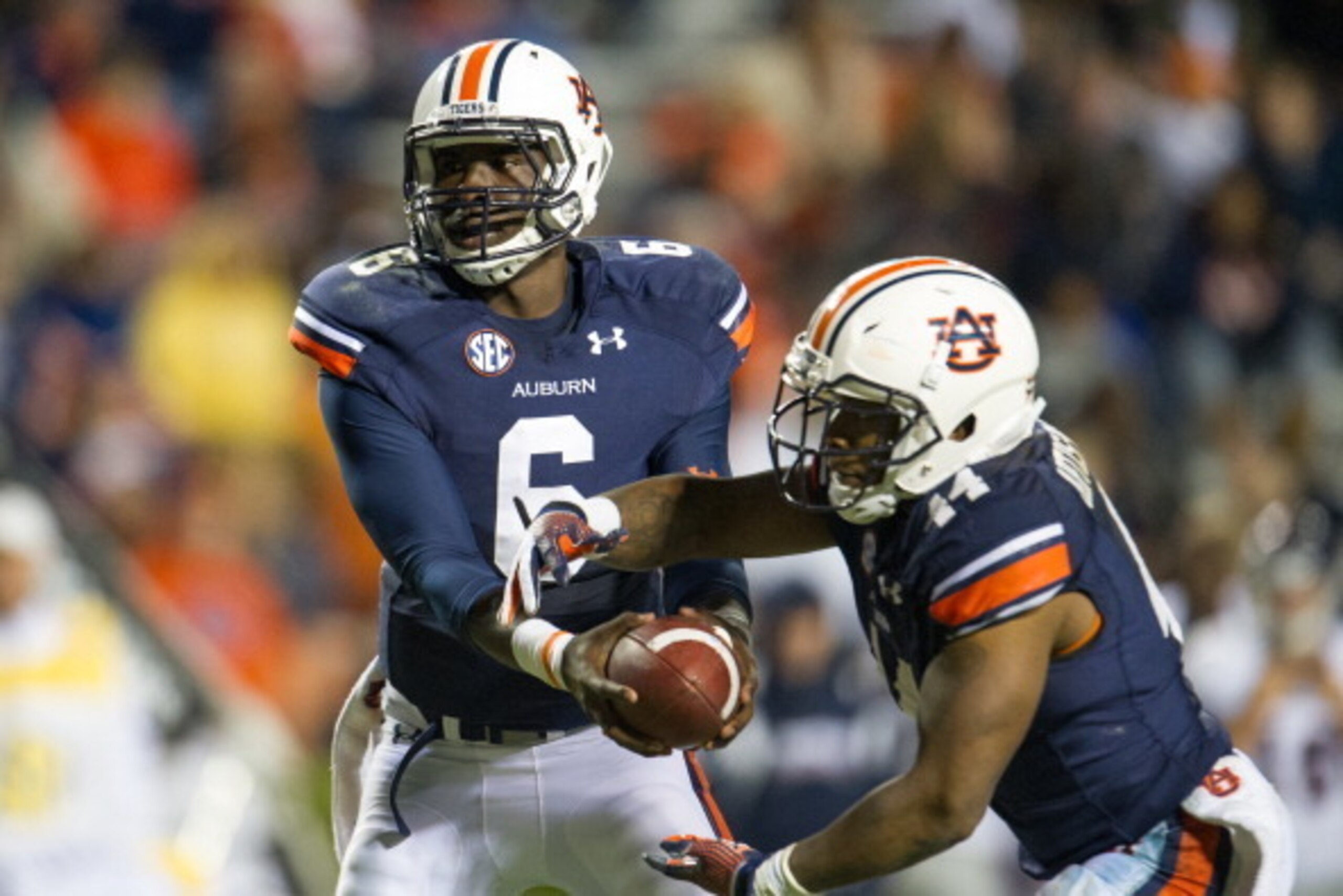 AUBURN, AL - OCTOBER 26:  Quarterback Jeremy Johnson #6 of the Auburn Tigers hands the ball off to quarterback Nick Marshall #14 of the Auburn Tigers during their game against the Florida Atlantic Owls on October 26, 2013 at Jordan-Hare Stadium in Auburn,