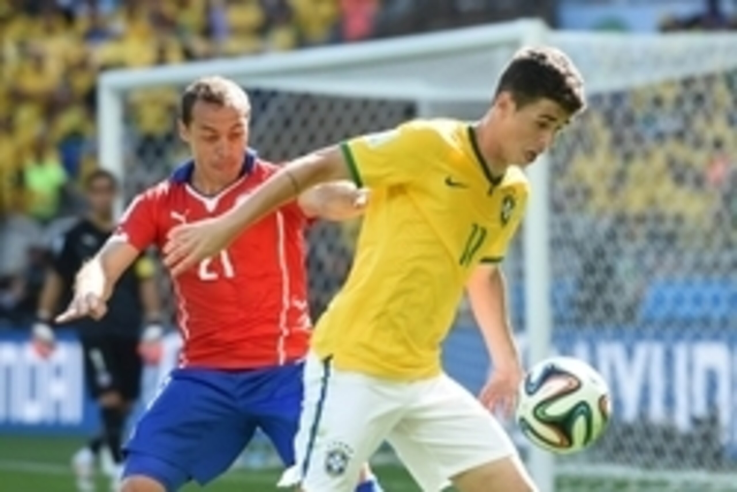 June 28, 2014; Belo Horizonte, BRAZIL; Brazil player Oscar (right) battles for the ball with Chile player Marcelo Diaz during the round of sixteen match in the 2014 World Cup at Estadio Mineirao.  Mandatory Credit: Tim Groothuis/Witters Sport via USA TODA