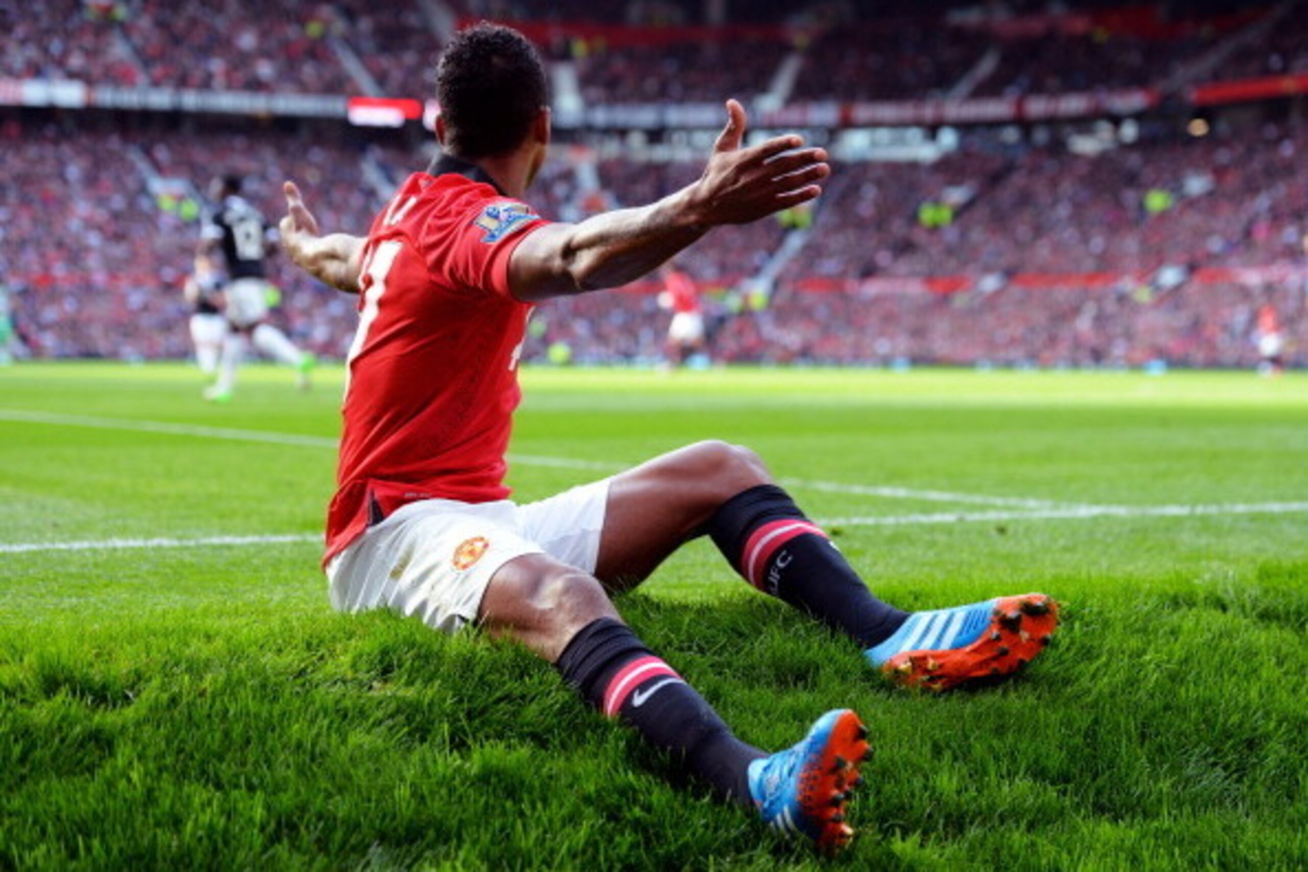MANCHESTER, ENGLAND - OCTOBER 19:  Nani of Manchester United reacts during the Barclays Premier League match between Manchester United and Southampton at Old Trafford on October 19, 2013 in Manchester, England.  (Photo by Shaun Botterill/Getty Images)