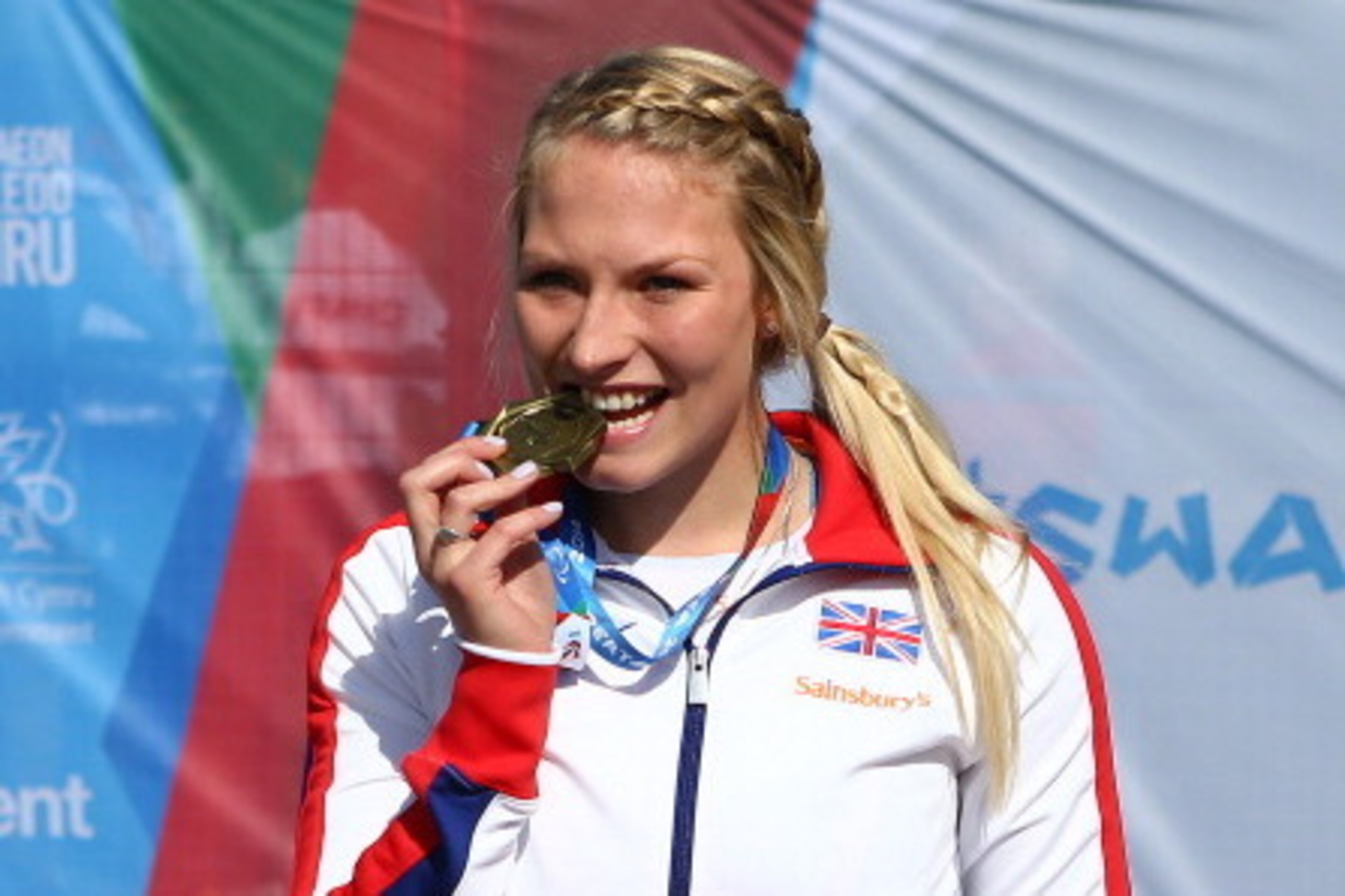 SWANSEA, WALES - AUGUST 19: Samantha Kinghorn of Great Britain celebrates winning a gold medal in the Women's 400m - T53 event during day one of the IPC Athletics European Championships at Swansea University Sports Village on August 19, 2014 in Swansea, W SWANSEA, WALES - AUGUST 19: Samantha Kinghorn of Great Britain celebrates winning a gold medal in the Women's 400m - T53 event during day one of the IPC Athletics European Championships at Swansea University Sports Village on August 19, 2014 in Swansea, W