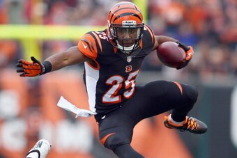 CINCINNATI, OH - DECEMBER 29:  Giovani Bernard #25 of the Cincinnati Bengals runs with the ball during the NFL game against the Baltimore Ravens  at Paul Brown Stadium on December 29, 2013 in Cincinnati, Ohio.  (Photo by Andy Lyons/Getty Images)