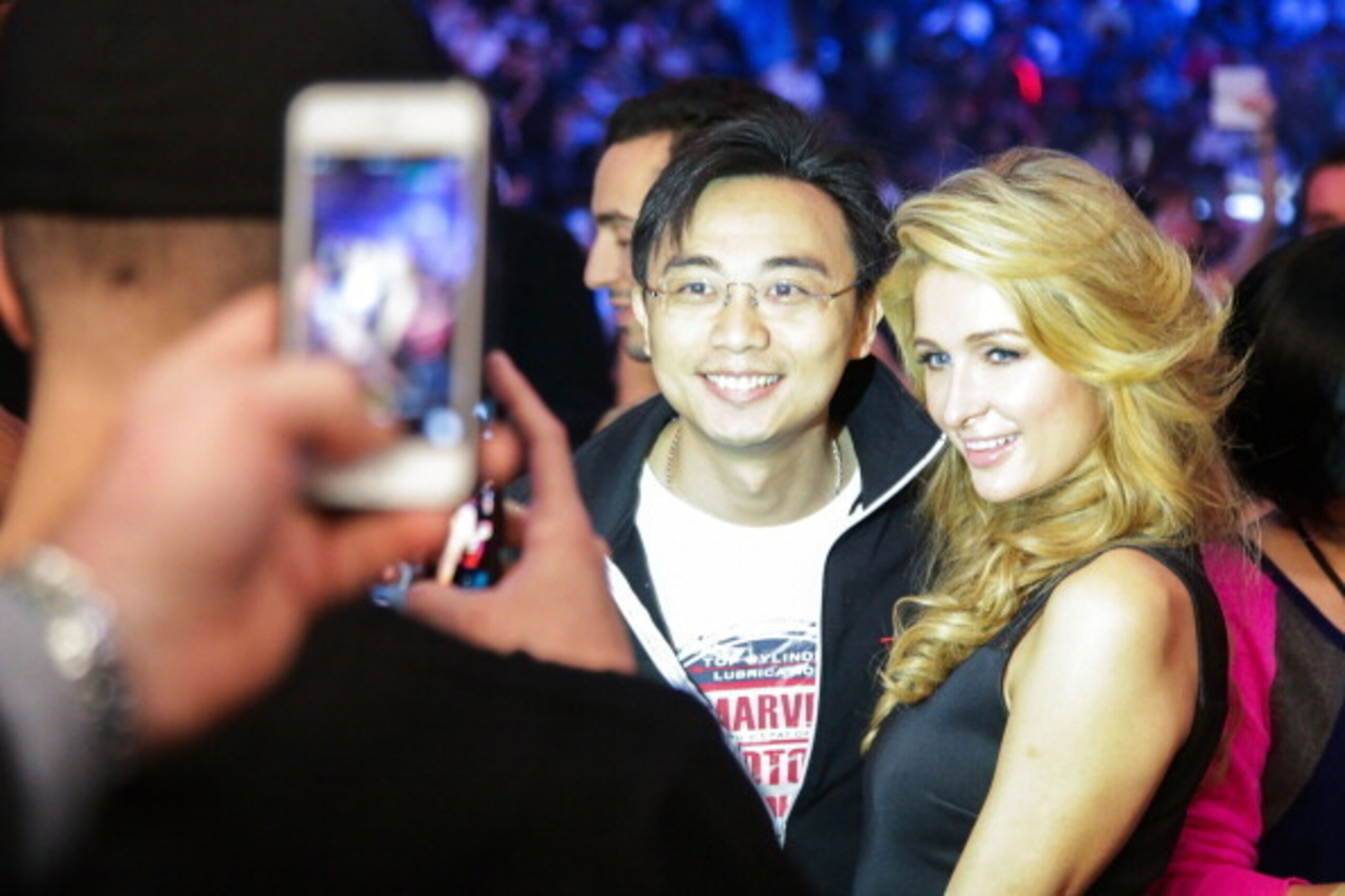 MACAU - NOVEMBER 24:  Paris Hilton has a picture taken with a fan as she watches Manny Pacquiao of the Philippines fight with Brandon Rios of the U.S. during the 'Clash in Cotai' WBO International Welterweight title bout on November 24, 2013 in Macau.  (P