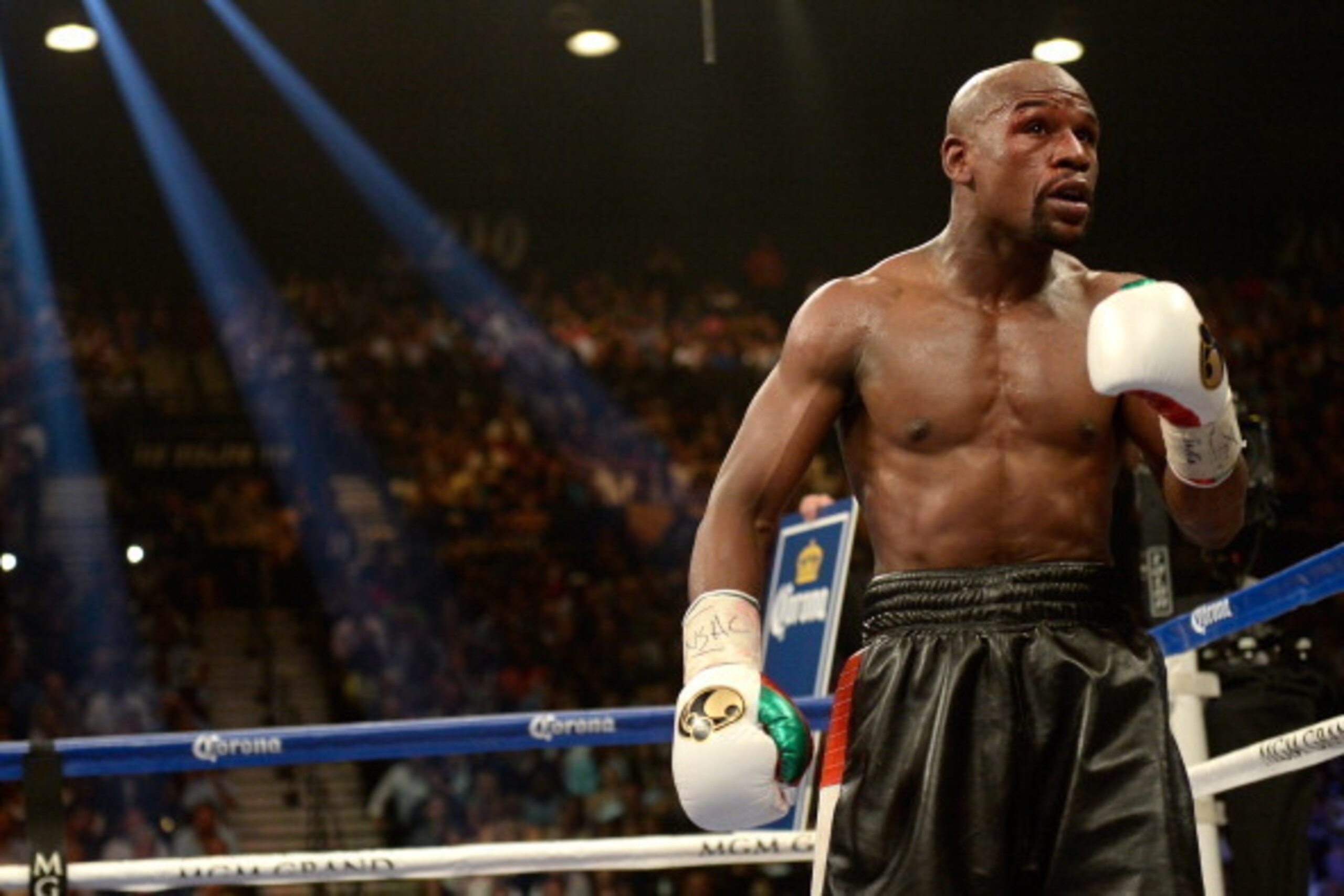 LAS VEGAS, NV - MAY 03:  Floyd Mayweather Jr. looks on while taking on Marcos Maidana in their WBC/WBA welterweight unification fight at the MGM Grand Garden Arena on May 3, 2014 in Las Vegas, Nevada.  (Photo by Harry How/Getty Images)