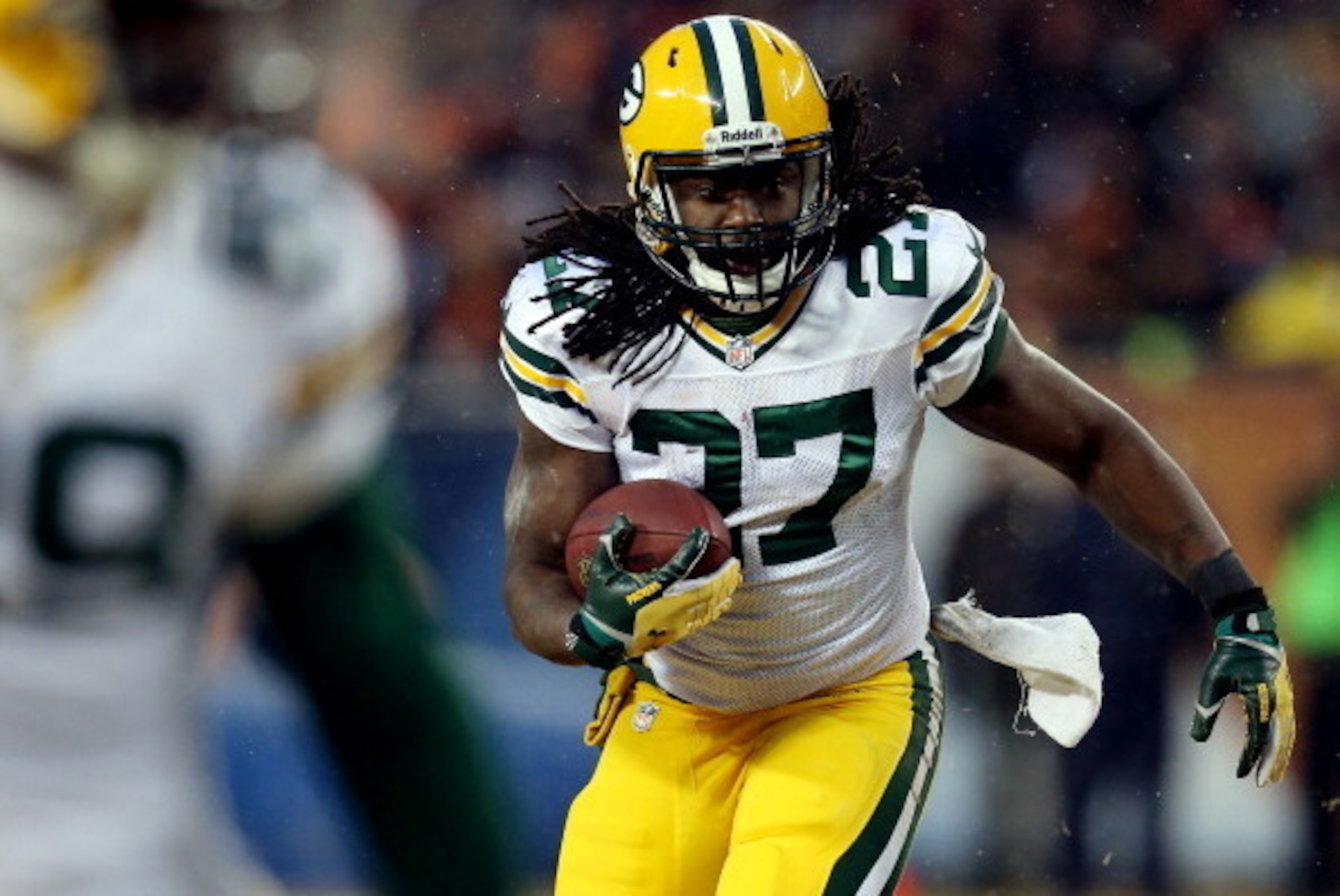CHICAGO, IL - DECEMBER 29: Running back Eddie Lacy #27 of the Green Bay Packers carries the ball against the Chicago Bears during a game at Soldier Field on December 29, 2013 in Chicago, Illinois.  (Photo by Jonathan Daniel/Getty Images)