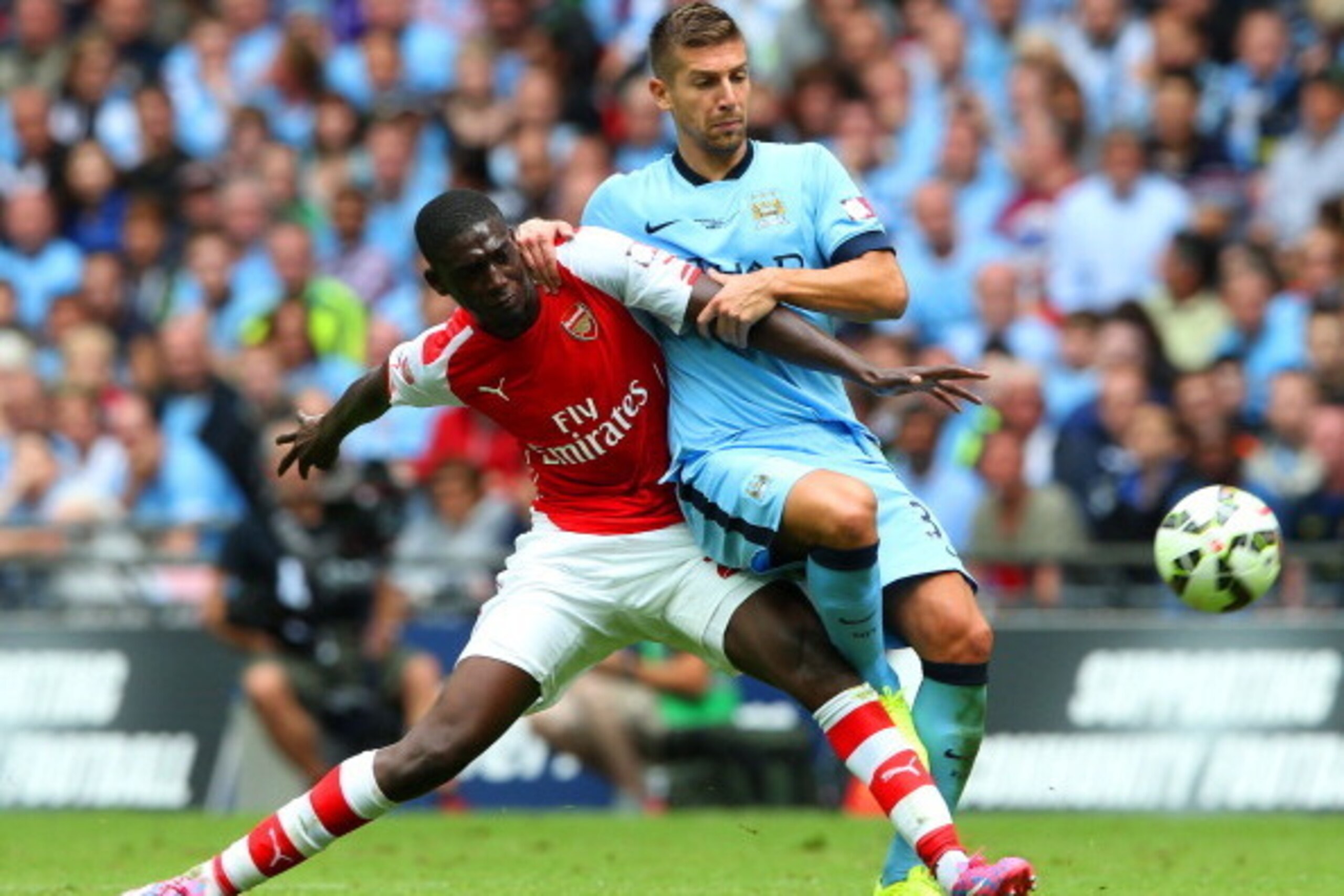 LONDON, ENGLAND - AUGUST 10: Yaya Sanogo of Arsenal challenges Matija Nastasic of Manchester City during the FA Community Shield match between Manchester City and Arsenal at Wembley Stadium on August 10, 2014 in London, England. (Photo by David Rogers/Ge LONDON, ENGLAND - AUGUST 10: Yaya Sanogo of Arsenal challenges Matija Nastasic of Manchester City during the FA Community Shield match between Manchester City and Arsenal at Wembley Stadium on August 10, 2014 in London, England. (Photo by David Rogers/Ge