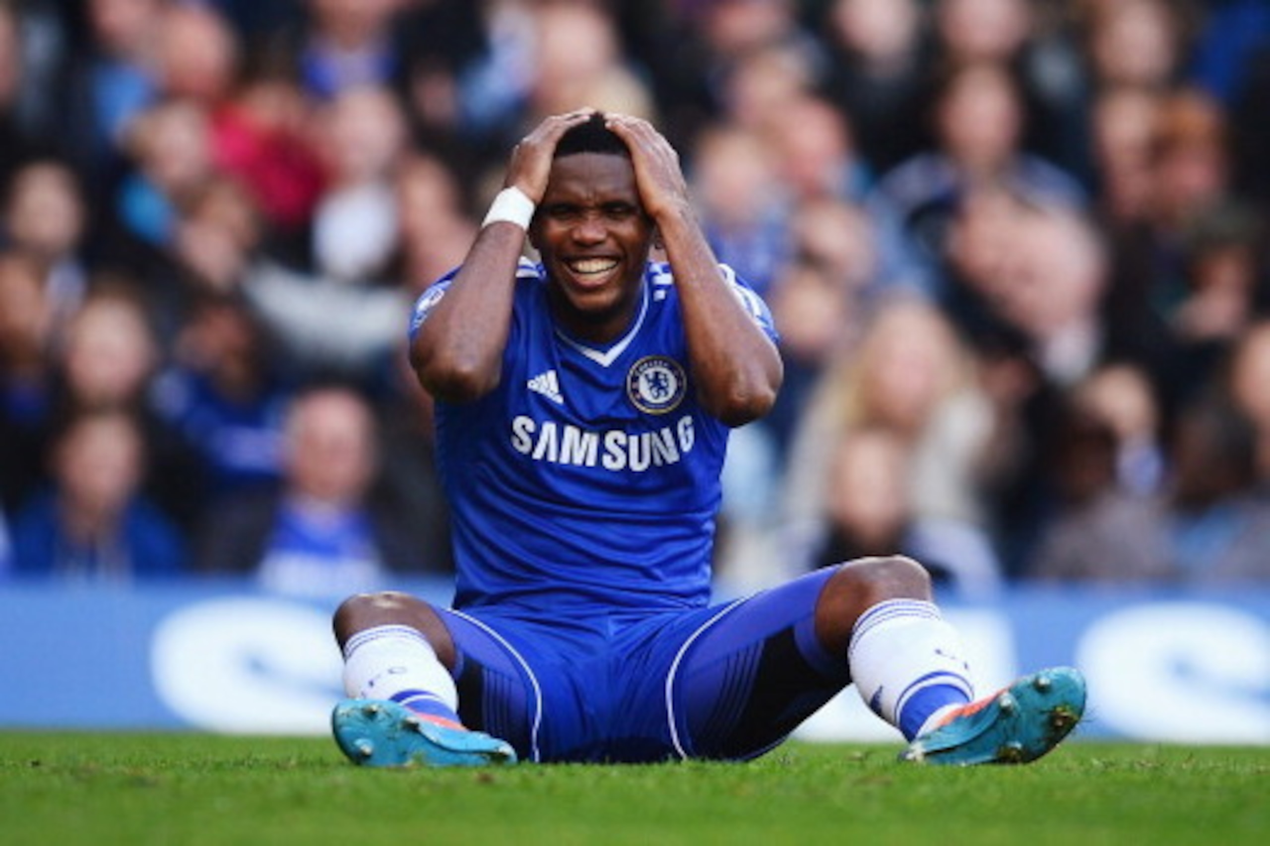 LONDON, ENGLAND - APRIL 19:  Samuel Eto'o of Chelsea reacts to a missed chance during the Barclays Premier League match between Chelsea and Sunderland at Stamford Bridge on April 19, 2014 in London, England.  (Photo by Jamie McDonald/Getty Images)
