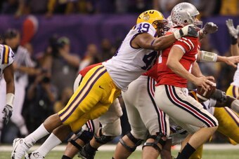 NEW ORLEANS - JANUARY 07:  Quarterback Todd Boeckman #17 of the Ohio State Buckeyes is pressured by Kirston Pittman #49 of the Louisiana State University Tigers during the AllState BCS National Championship on January 7, 2008 at the Louisiana Superdome in