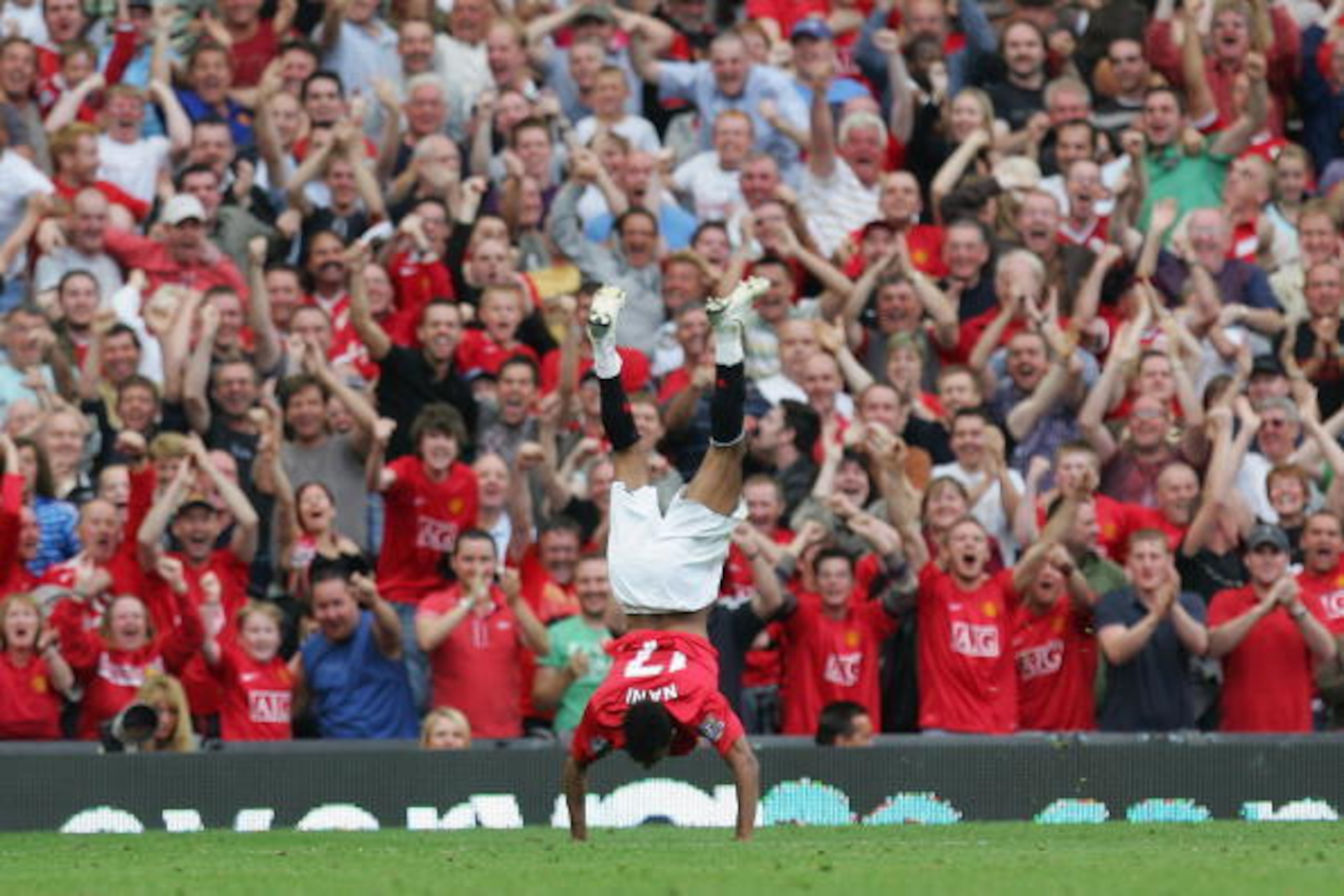 MANCHESTER, UNITED KINGDOM - AUGUST 26: Nani of Manchester United celebrates scoring the opening goal during the Barclays Premier League match between Manchester United and Tottenham Hotspur at Old Trafford on August 26, 2007 in Manchester, England. (Pho MANCHESTER, UNITED KINGDOM - AUGUST 26: Nani of Manchester United celebrates scoring the opening goal during the Barclays Premier League match between Manchester United and Tottenham Hotspur at Old Trafford on August 26, 2007 in Manchester, England. (Pho
