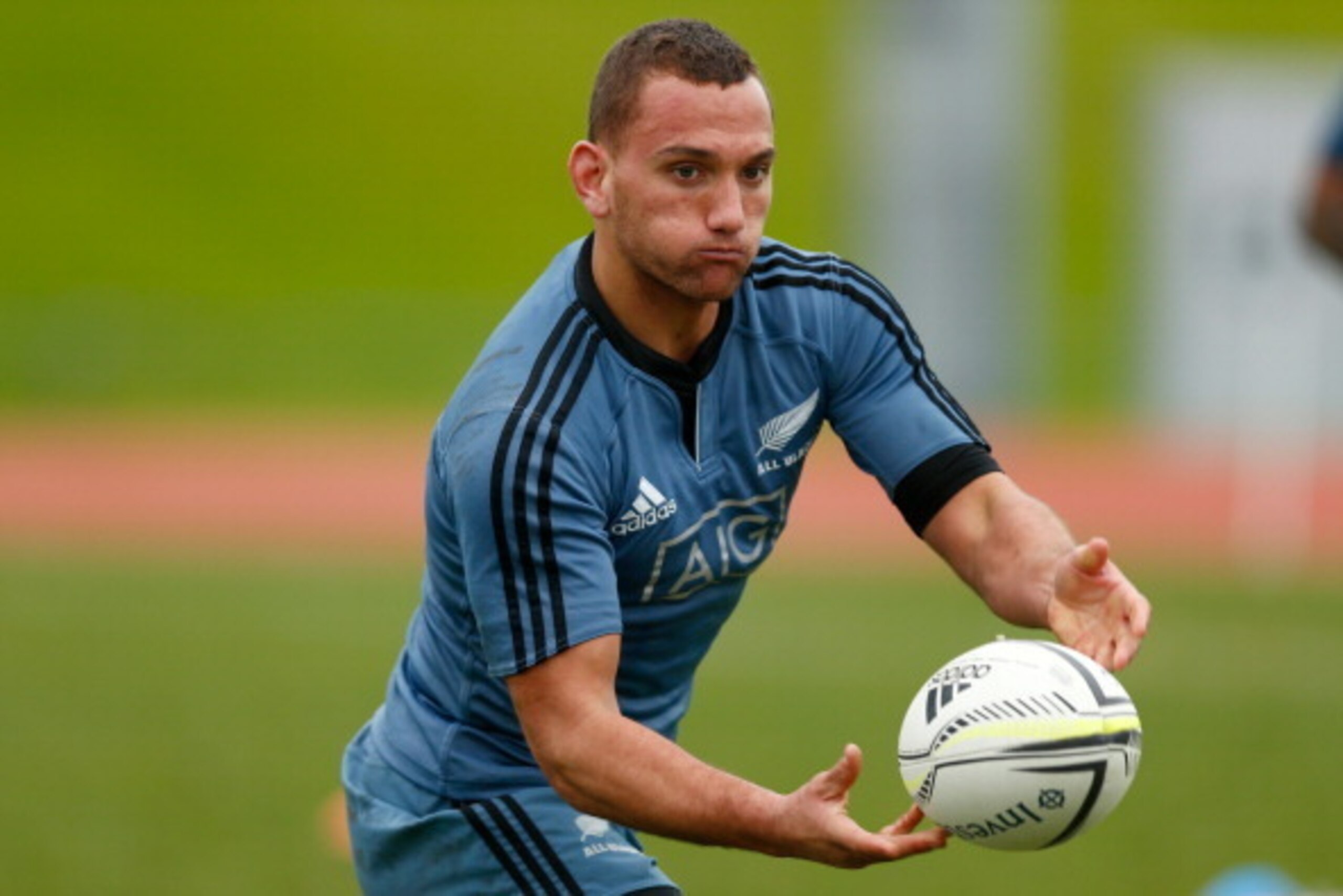 AUCKLAND, NEW ZEALAND - AUGUST 19:  Aaron Cruden of the All Blacks passes during a New Zealand All Blacks training session at Trusts Stadium on August 19, 2014 in Auckland, New Zealand.  (Photo by Phil Walter/Getty Images)