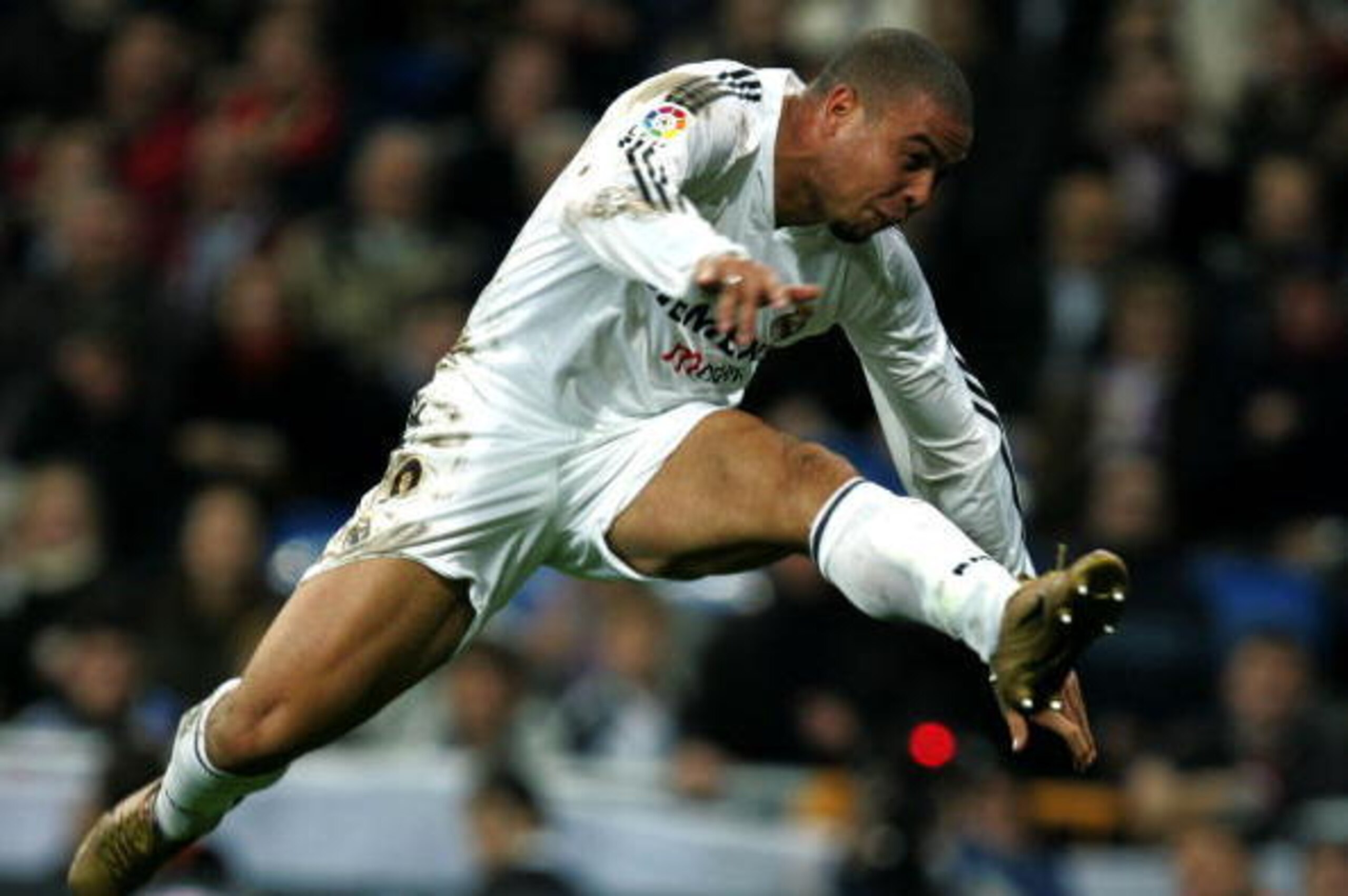 MADRID, SPAIN - NOVEMBER 28: Real Madrid?s Ronaldo scores a goal during the la Liga match between Real Madrid and Levante at the Santiago Bernabeu on November 28, 2004 in Madrid, Spain. (Photo by Denis Doyle/Getty Images) MADRID, SPAIN - NOVEMBER 28: Real Madrid?s Ronaldo scores a goal during the la Liga match between Real Madrid and Levante at the Santiago Bernabeu on November 28, 2004 in Madrid, Spain. (Photo by Denis Doyle/Getty Images)