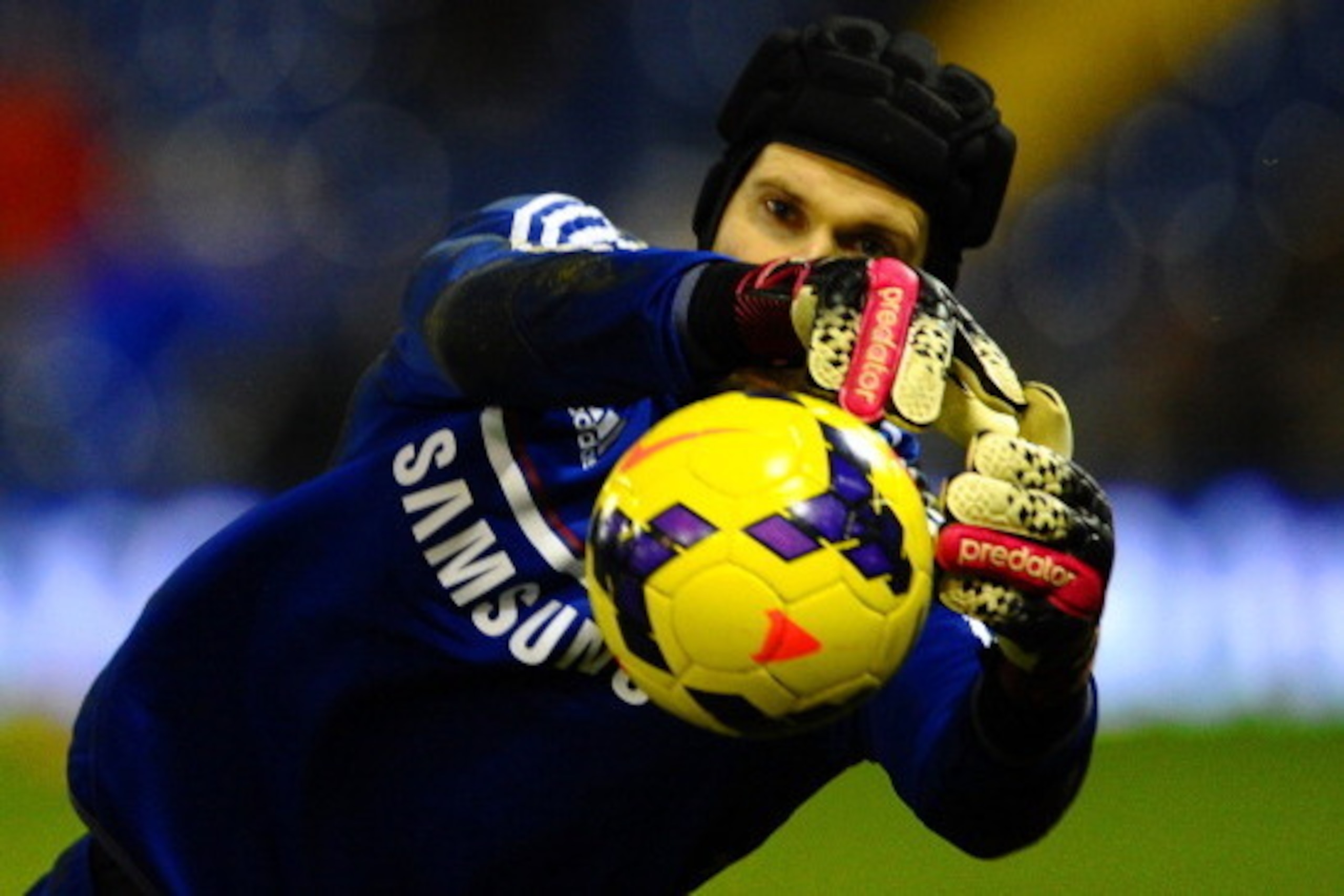 WEST BROMWICH, ENGLAND - FEBRUARY 11:  Petr Cech of Chelsea warms up during the Barclays Premier League match between West Bromwich Albion and Chelsea at The Hawthorns on February 11, 2014 in West Bromwich, England.  (Photo by Laurence Griffiths/Getty Ima
