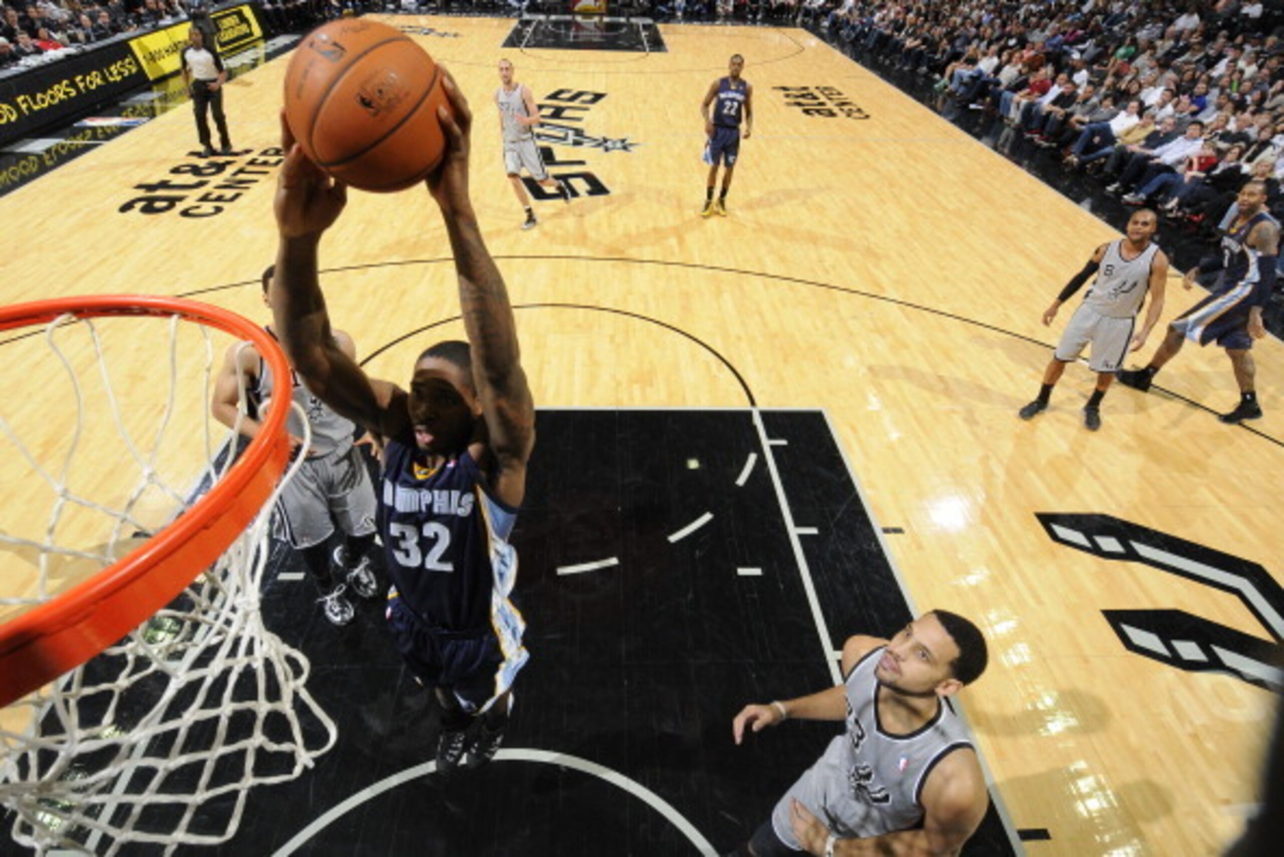 SAN ANTONIO, TX - April 6: Ed Davis #32 of the Memphis Grizzlies goes up for a dunk against the San Antonio Spurs at the AT&T Center on April 6, 2014 in San Antonio, Texas. NOTE TO USER: User expressly acknowledges and agrees that, by downloading and or SAN ANTONIO, TX - April 6: Ed Davis #32 of the Memphis Grizzlies goes up for a dunk against the San Antonio Spurs at the AT&T Center on April 6, 2014 in San Antonio, Texas. NOTE TO USER: User expressly acknowledges and agrees that, by downloading and or