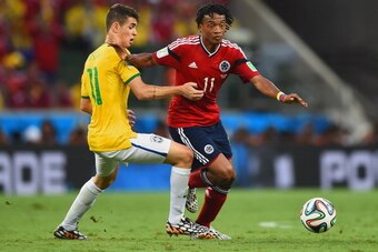 FORTALEZA, BRAZIL - JULY 04:  Oscar of Brazil and Juan Guillermo Cuadrado of Colombia compete for the ball during the 2014 FIFA World Cup Brazil Quarter Final match between Brazil and Colombia at Castelao on July 4, 2014 in Fortaleza, Brazil.  (Photo by L