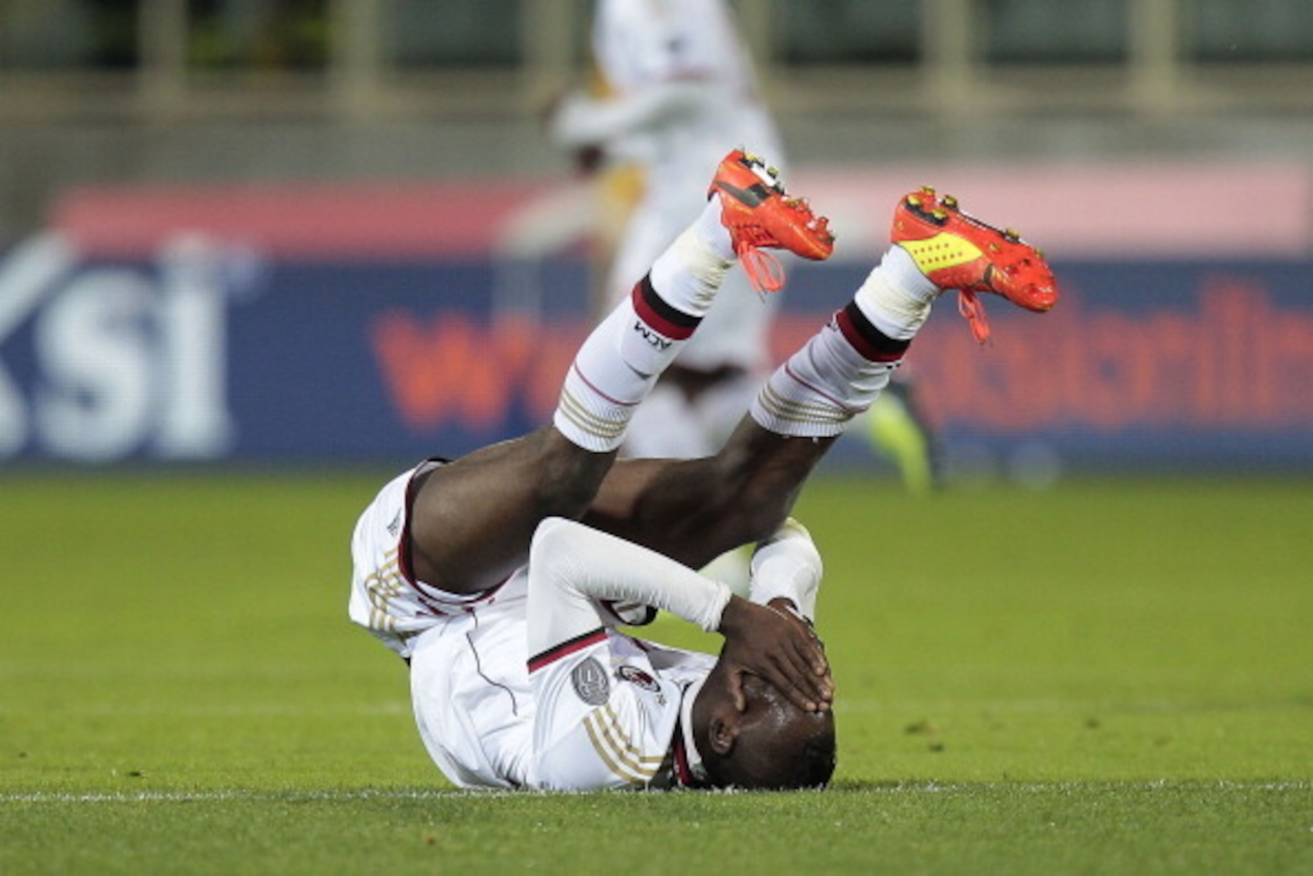FLORENCE, ITALY - MARCH 26: Mario Balotelli of AC Milan reacts during the serie A match between ACF Fiorentina and AC Milan at Stadio Artemio Franchi on March 26, 2014 in Florence, Italy.  (Photo by Gabriele Maltinti/Getty Images)