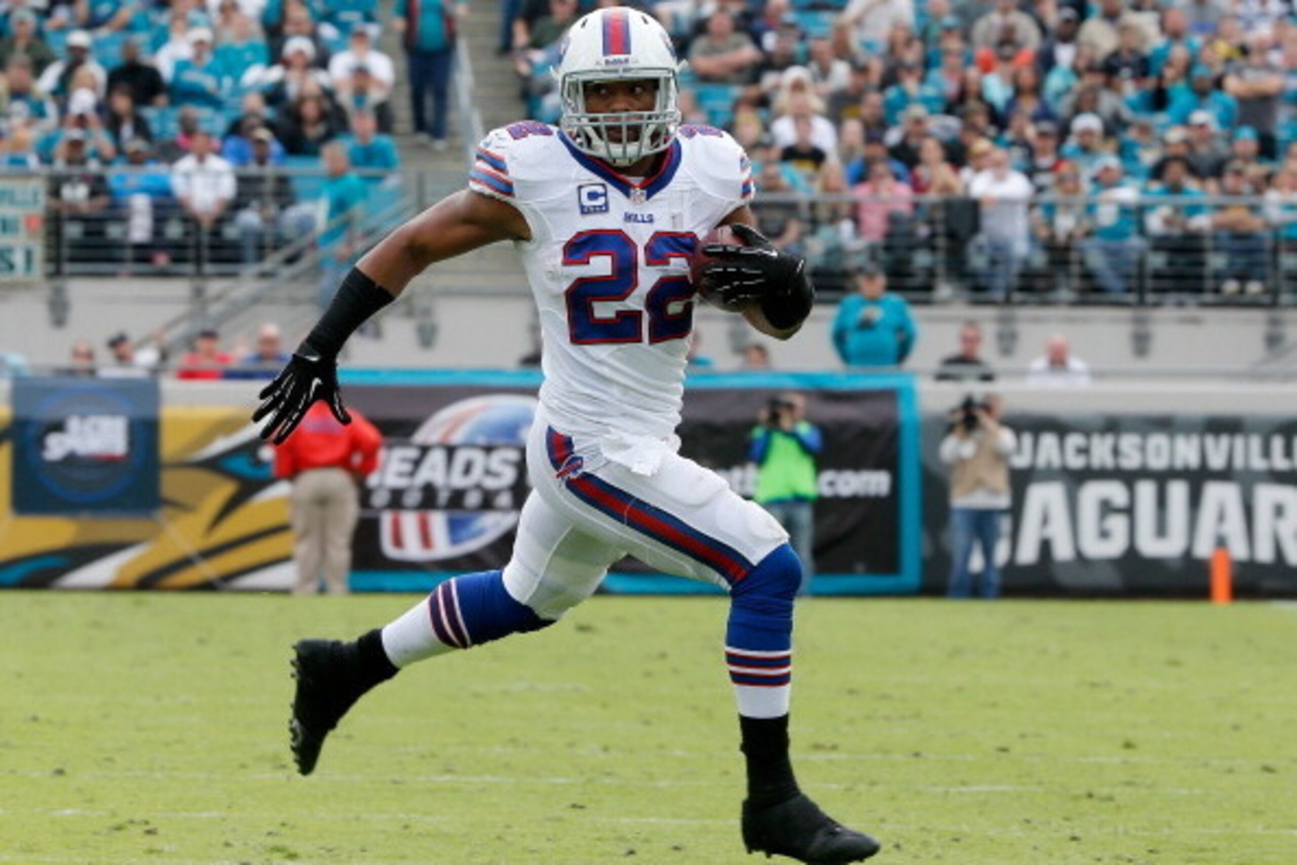 JACKSONVILLE, FL - DECEMBER 15:  Fred Jackson #22 of the Buffalo Bills runs for yardage during the game against the Jacksonville Jaguars at EverBank Field on December 15, 2013 in Jacksonville, Florida.  (Photo by Sam Greenwood/Getty Images)