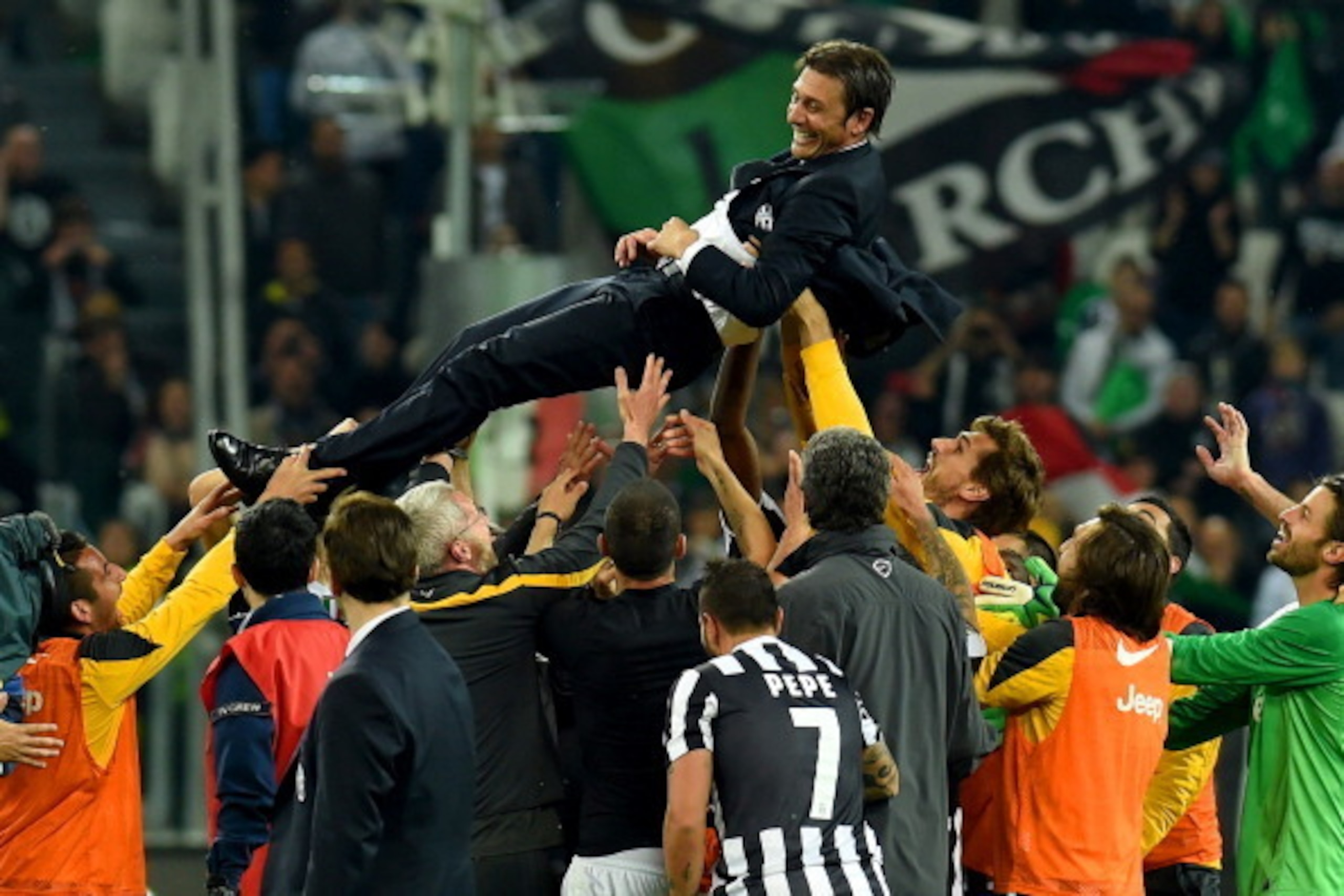 TURIN, ITALY - MAY 05:  Antonio Conte head coach of Juventus FC is lifted by his players after beating Atalanta BC 1-0 to win the Serie A Championships at the end of the Serie A match between Juventus and Atalanta BC at Juventus Arena on May 5, 2014 in Tu