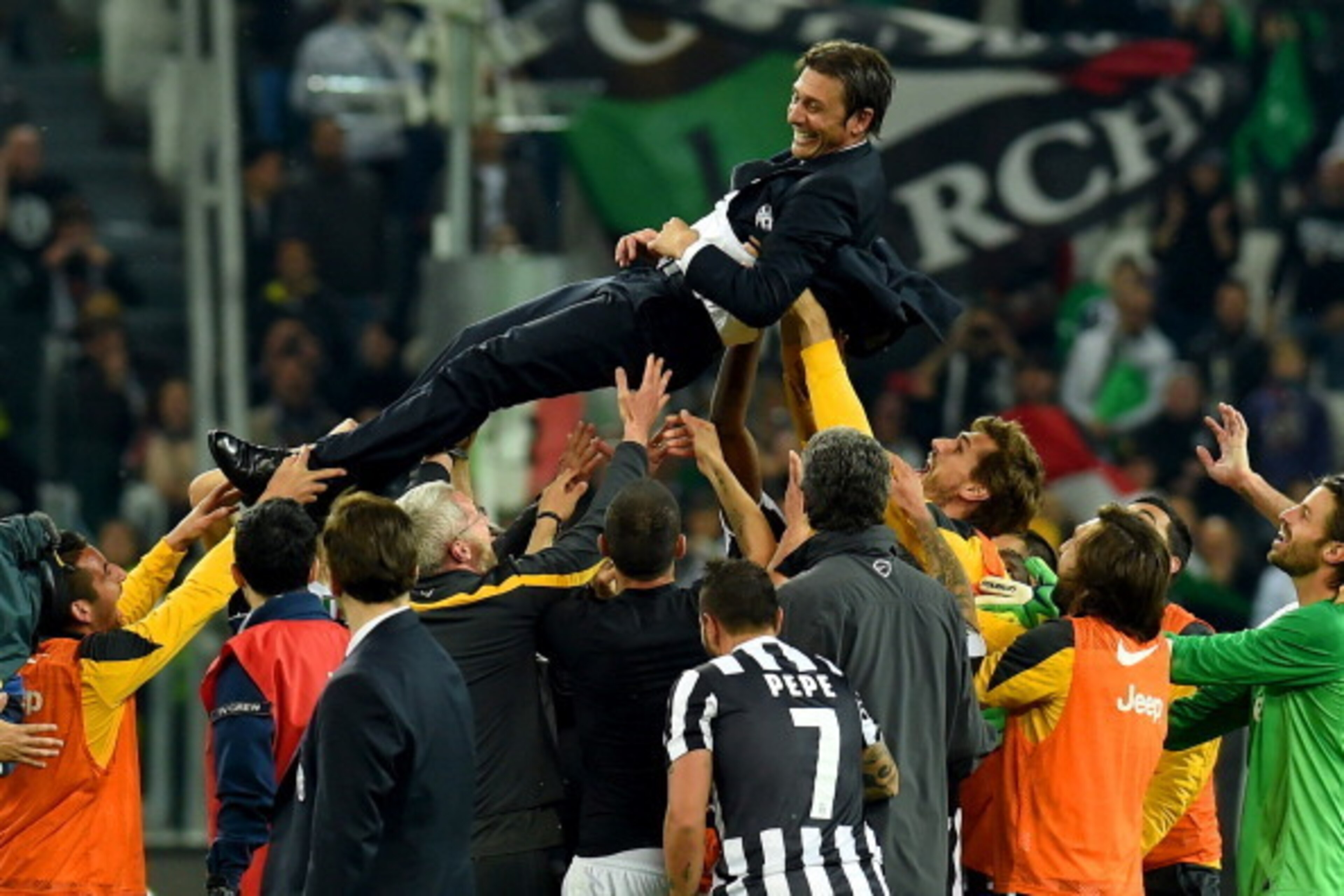 TURIN, ITALY - MAY 05:  Antonio Conte head coach of Juventus FC is lifted by his players after beating Atalanta BC 1-0 to win the Serie A Championships at the end of the Serie A match between Juventus and Atalanta BC at Juventus Arena on May 5, 2014 in Tu