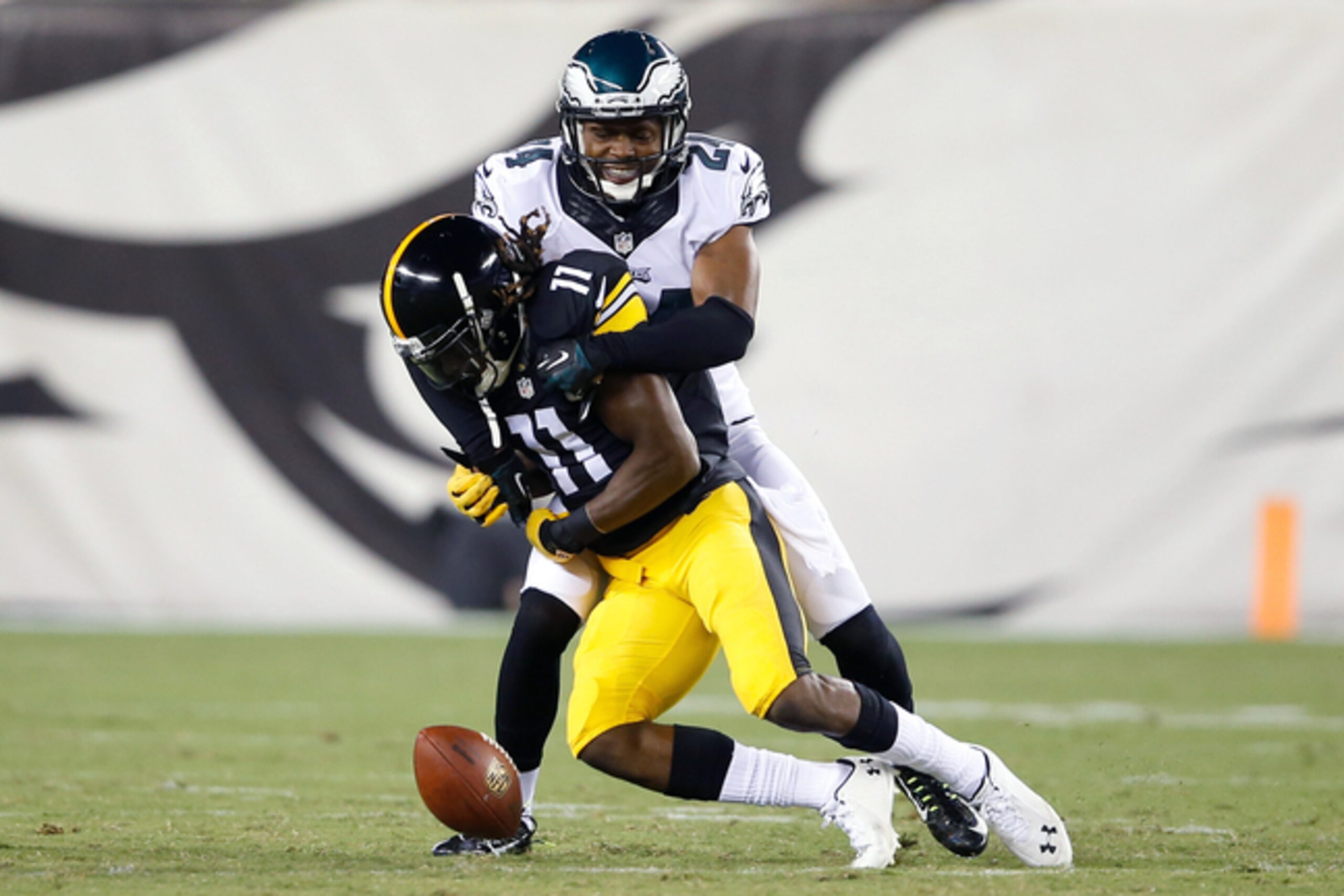 Miscommunication and drops plagued Markus Wheaton's first half.
