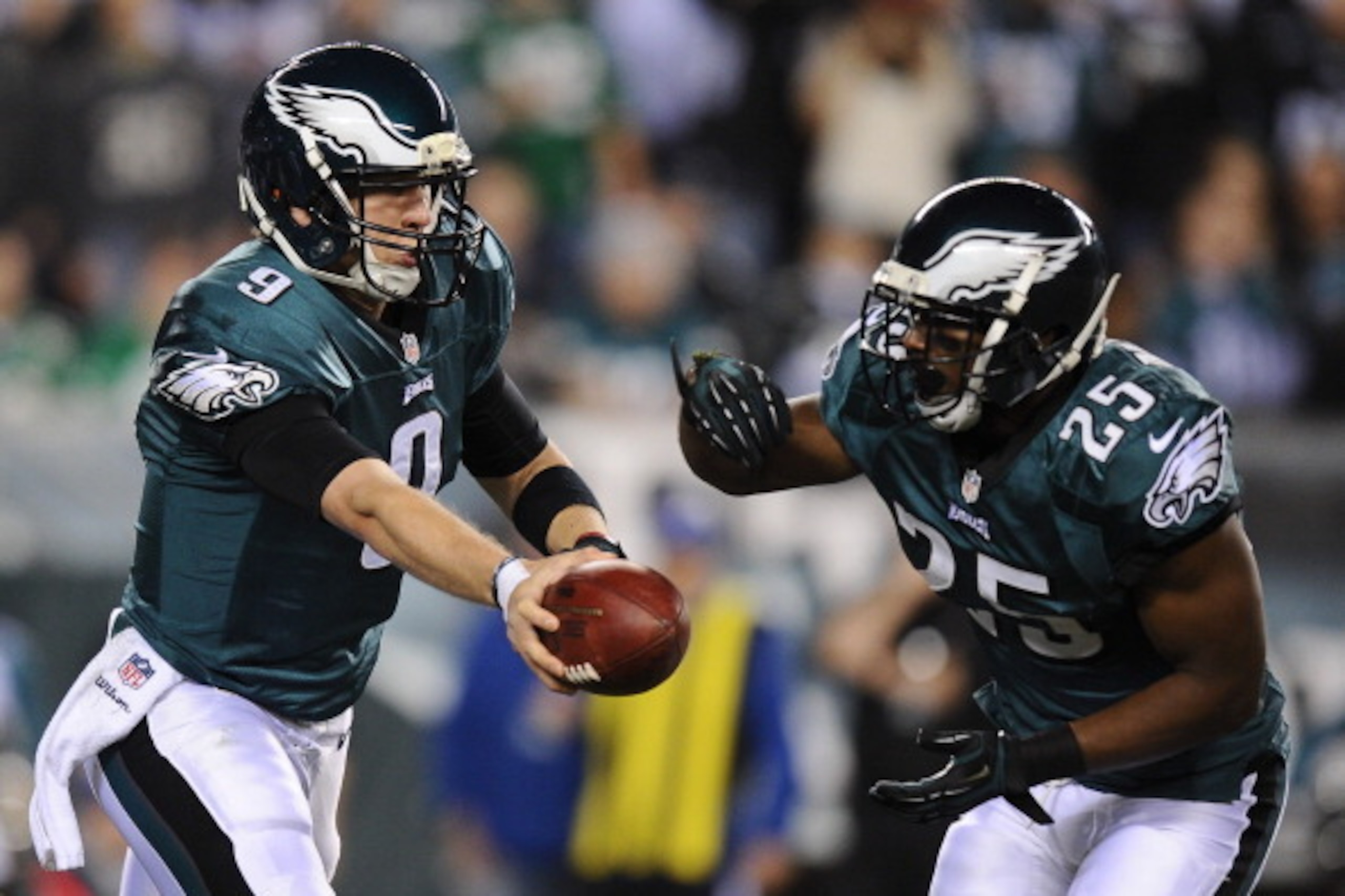 PHILADELPHIA, PA - DECEMBER 22:  Nick Foles #9 of the Philadelphia Eagles hands the ball off to LeSean McCoy #25 during the first quarter against the Chicago Bears at Lincoln Financial Field on December 22, 2013 in Philadelphia, Pennsylvania.  (Photo by M