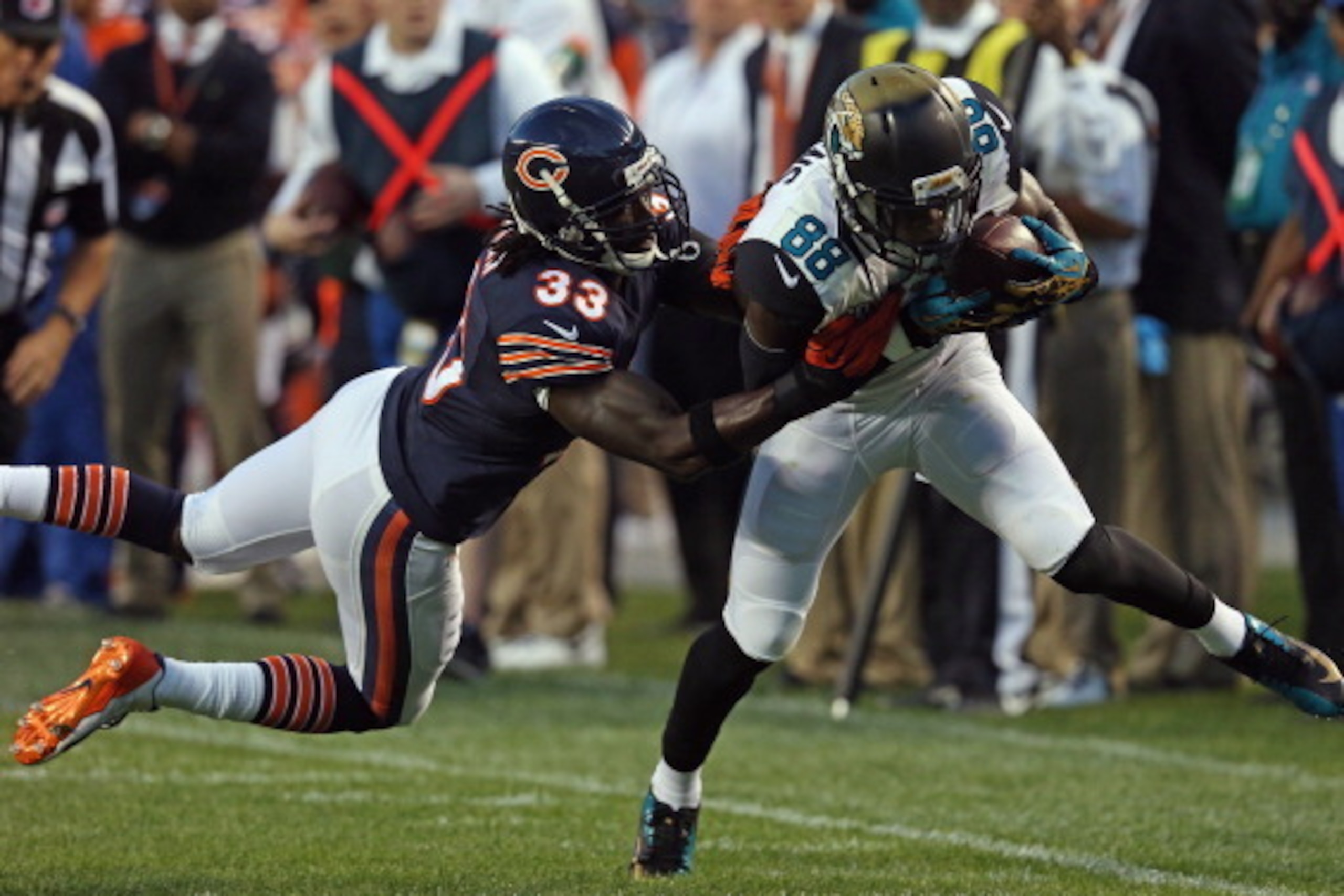 CHICAGO, IL - AUGUST 14: Charles Tillman #33 of the Chicago Bears tackles Allen Hurns #88 of the Jacksonville Jaguars during the second quarter of a preseason game at Soldier Field on August 14, 2014 in Chicago, Illinois.  (Photo by Jonathan Daniel/Getty 