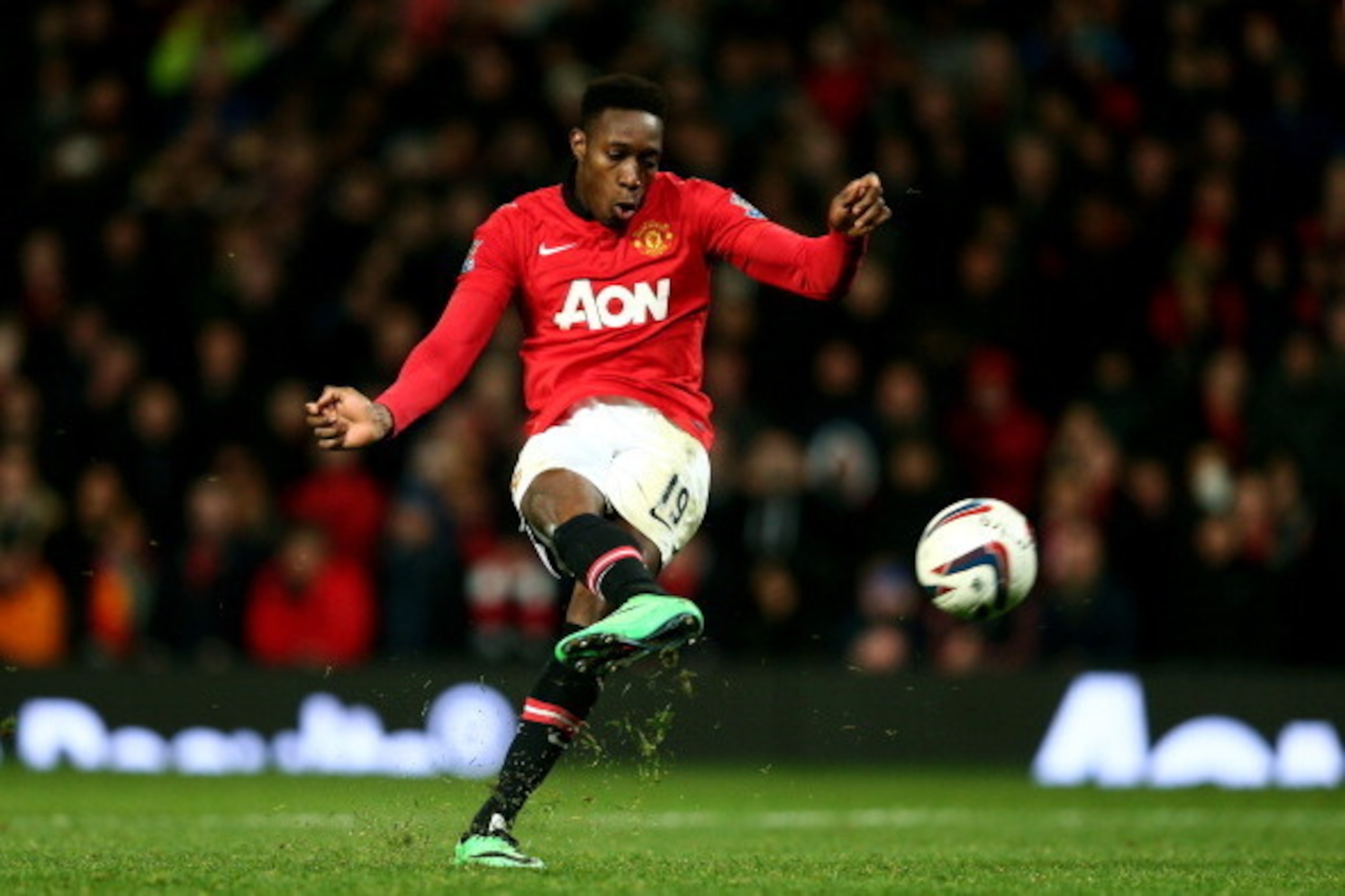 MANCHESTER, ENGLAND - JANUARY 22: Danny Welbeck of Manchester United misses with his penalty attempt during the Capital One Cup semi final, second leg match between Manchester United and Sunderland at Old Trafford on January 22, 2014 in Manchester, Engla MANCHESTER, ENGLAND - JANUARY 22: Danny Welbeck of Manchester United misses with his penalty attempt during the Capital One Cup semi final, second leg match between Manchester United and Sunderland at Old Trafford on January 22, 2014 in Manchester, Engla