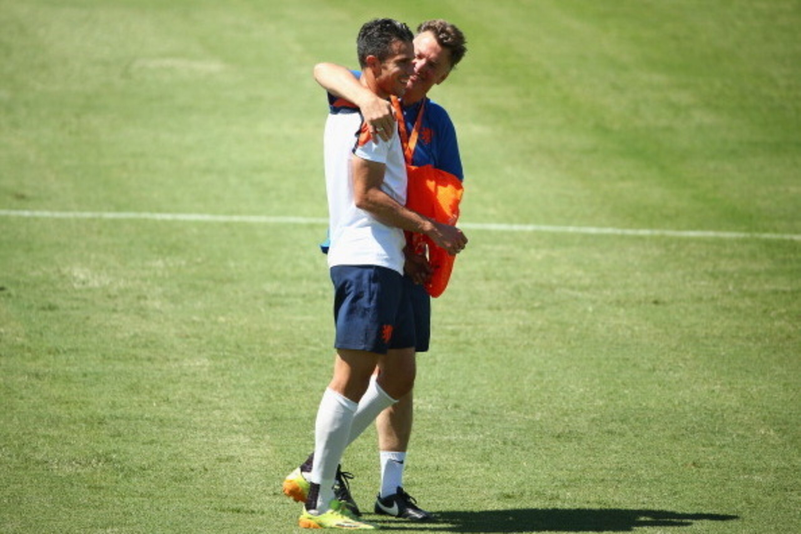 FORTALEZA, BRAZIL - JUNE 28:  Louis van Gaal, manager of Netherlands talks with Robin van Persie during the Netherlands training session at the 2014 FIFA World Cup Brazil held at Estadio Presidente Vargas on June 28, 2014 in Fortaleza, Brazil.  (Photo by 