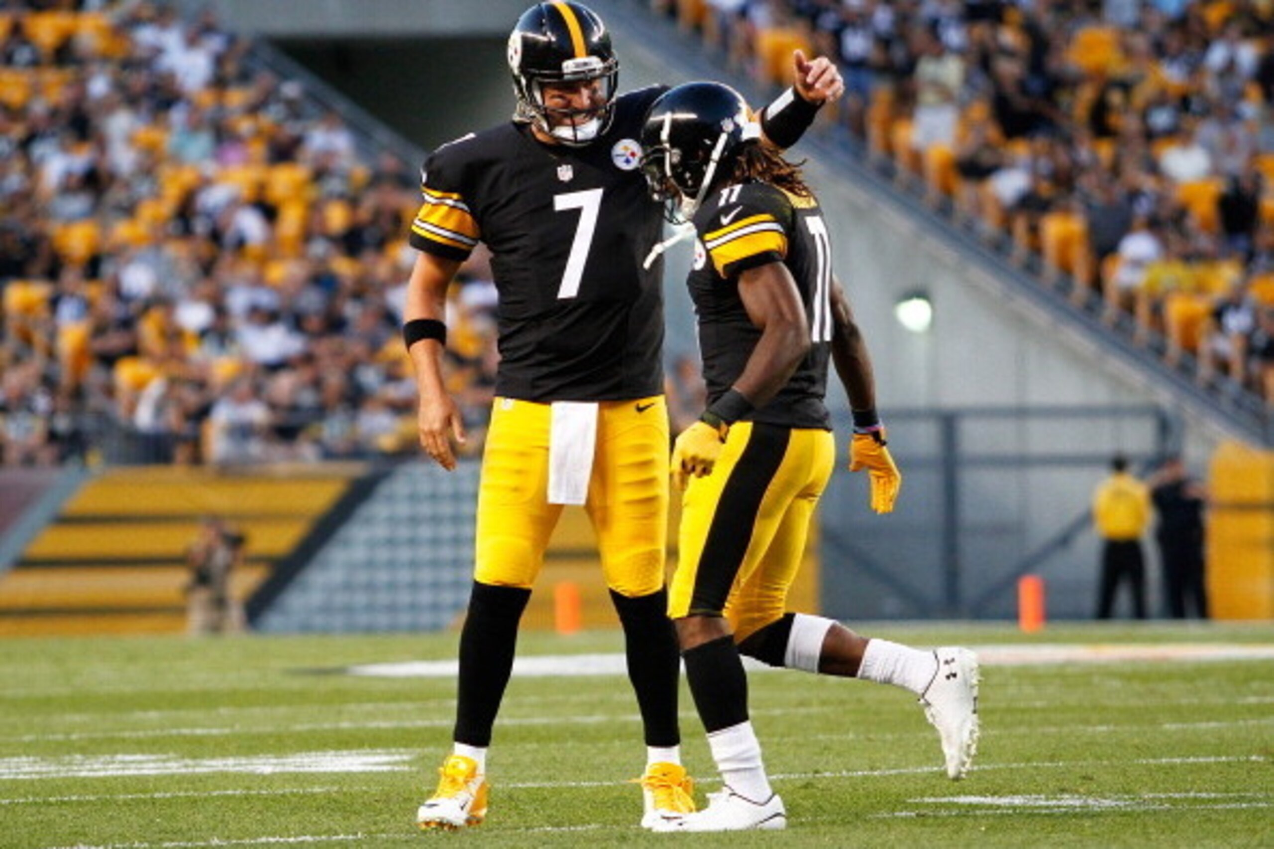 PITTSBURGH, PA - AUGUST 16:  Markus Wheaton #11 celebrates his touchdown with Ben Roethlisberger #7 of the Pittsburgh Steelers during the second quarter against the Buffalo Bills at Heinz Field on August 16, 2014 in Pittsburgh, Pennsylvania.  (Photo by Ju
