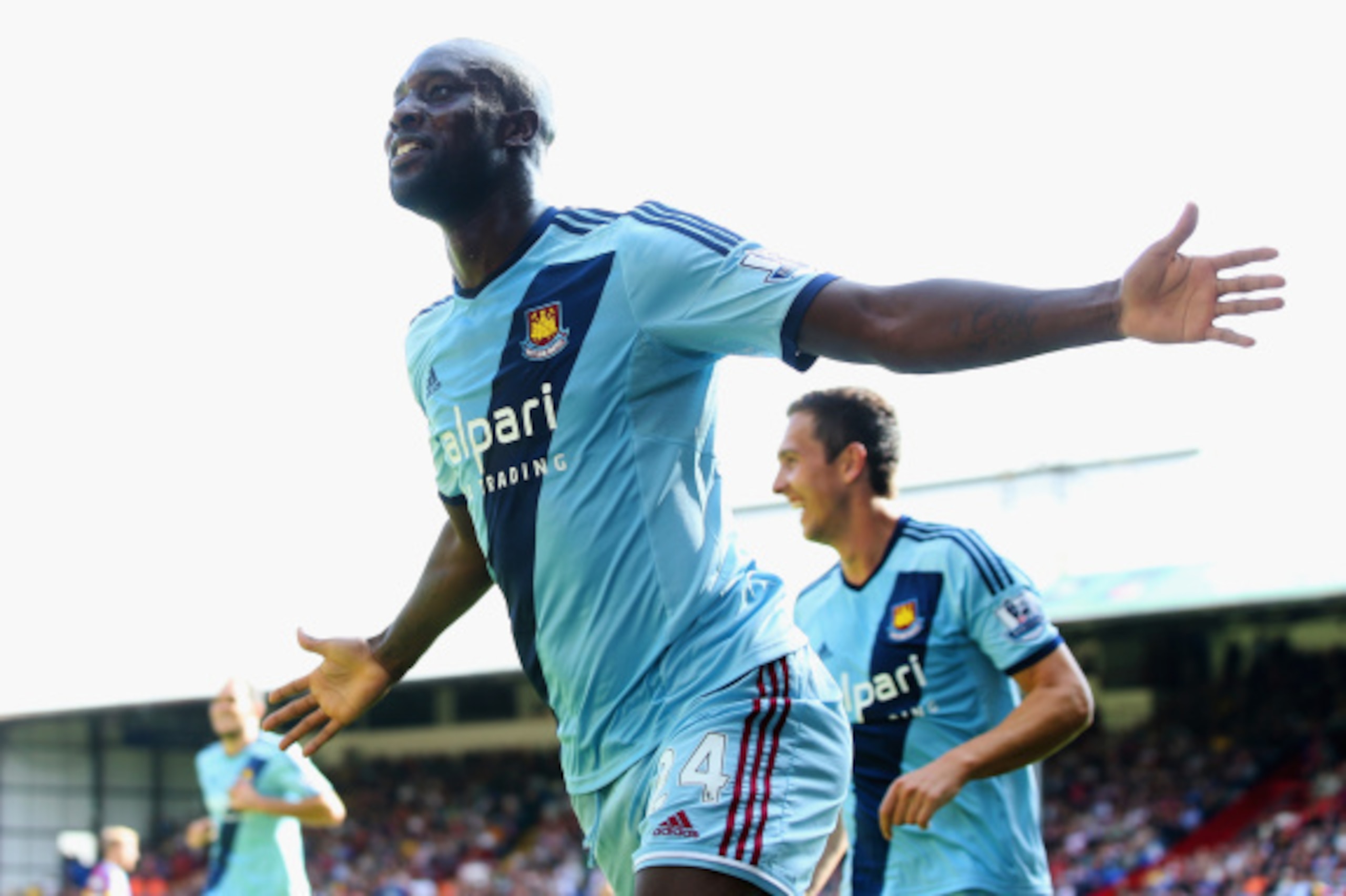 LONDON, ENGLAND - AUGUST 23:  Carlton Cole of West Ham celebrates scoring his team's third goal during the Barclays Premier League match between Crystal Palace and West Ham United at Selhurst Park on August 23, 2014 in London, England.  (Photo by Scott He