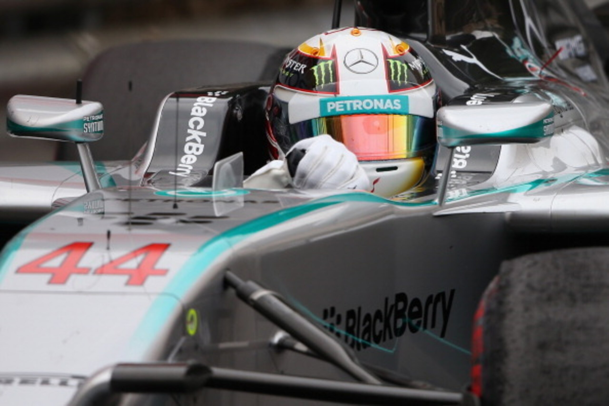 MONTE-CARLO, MONACO - MAY 25:  Lewis Hamilton of Great Britain and Mercedes GP rives during the Monaco Formula One Grand Prix at Circuit de Monaco on May 25, 2014 in Monte-Carlo, Monaco.  (Photo by Julian Finney/Getty Images)