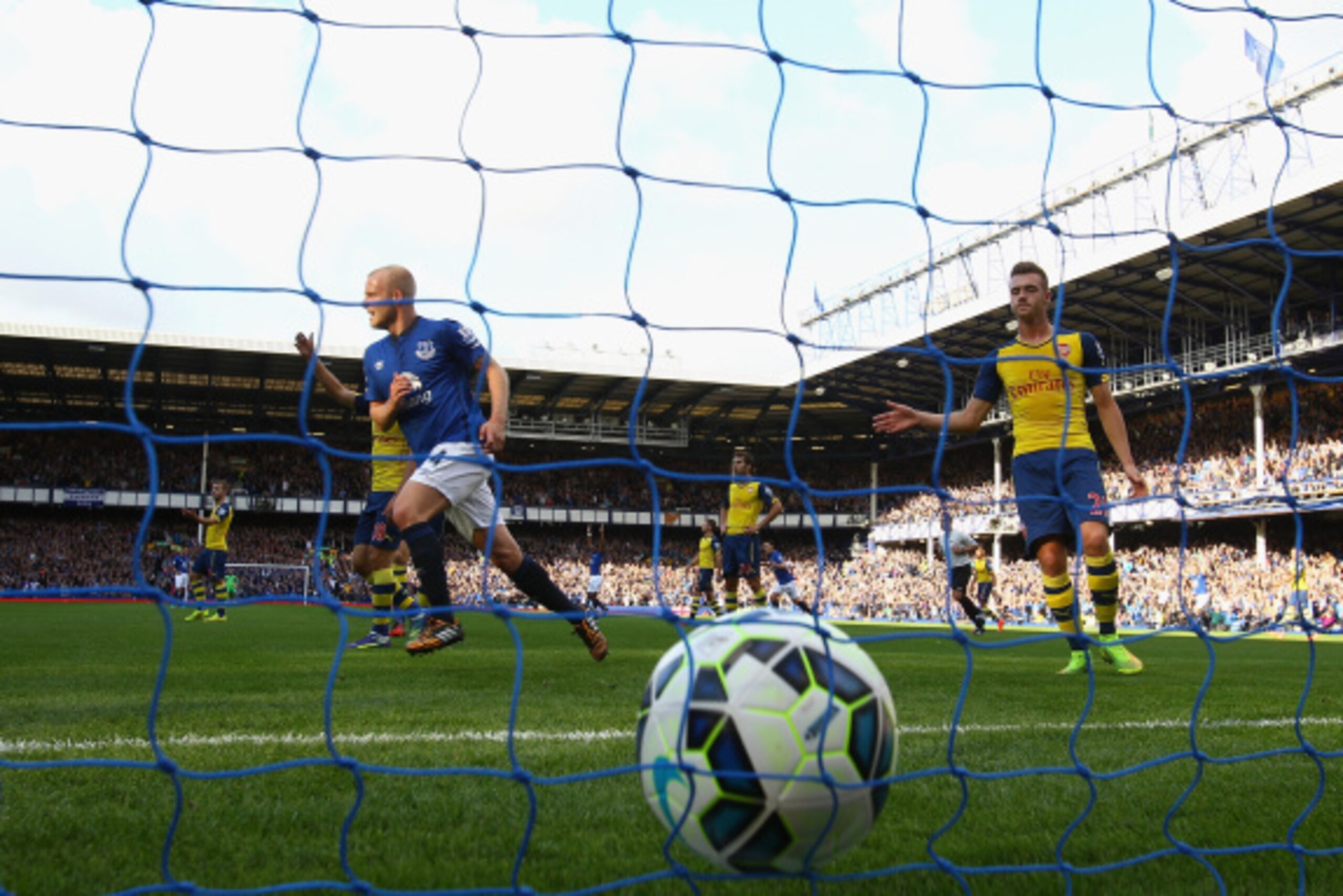 LIVERPOOL, ENGLAND - AUGUST 23:  Steven Naismith of Everton celebrates scoring the second goal during the Barclays Premier League match between Everton and Arsenal at Goodison Park on August 23, 2014 in Liverpool, England.  (Photo by Clive Brunskill/Getty