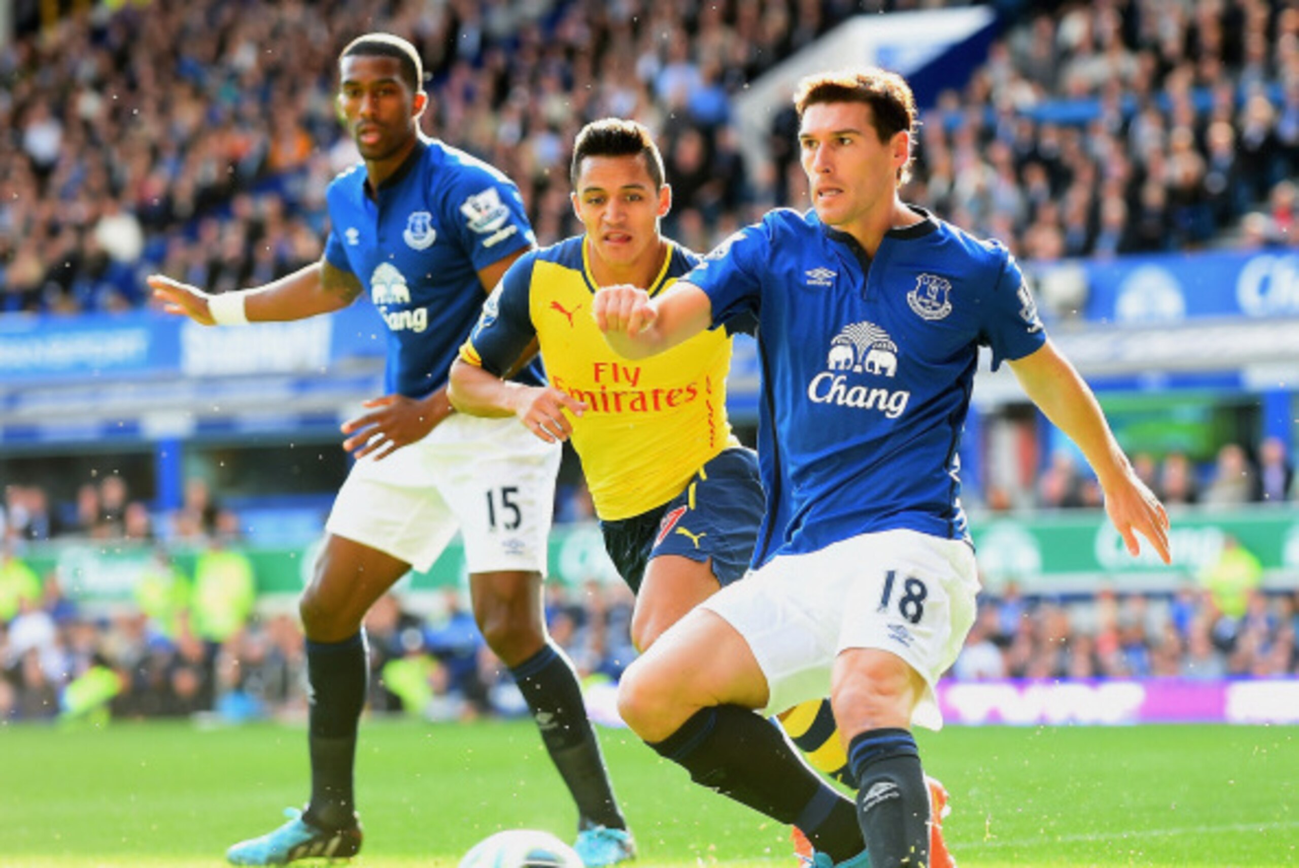LIVERPOOL, ENGLAND - AUGUST 23:  Alexis Sanchez of Arsenal competes with Gareth Barry of Everton during the Barclays Premier League match between Everton and Arsenal at Goodison Park on August 23, 2014 in Liverpool, England.  (Photo by Laurence Griffiths/