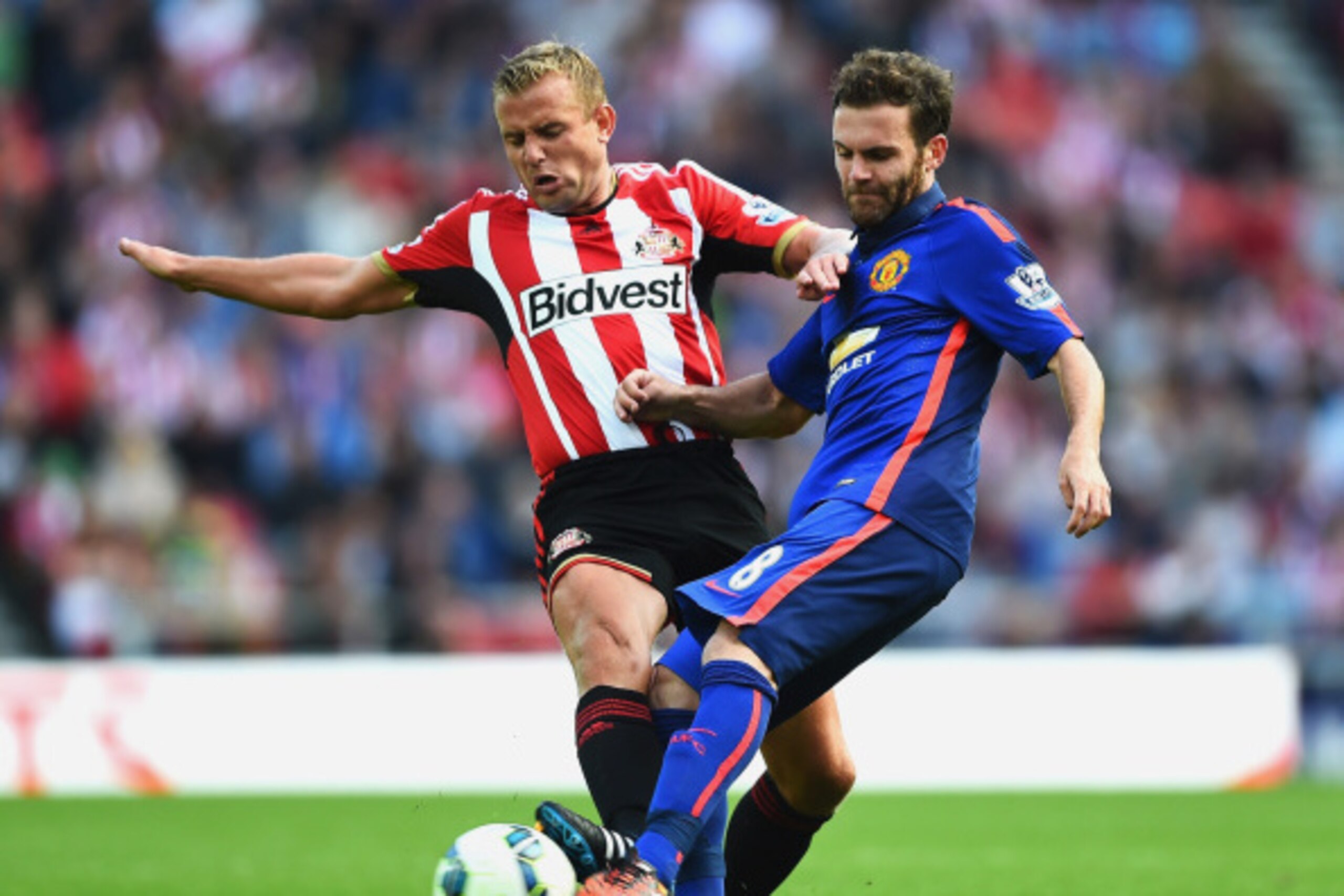 SUNDERLAND, ENGLAND - AUGUST 24:  Juan Mata of Manchester United is tackled by Lee Cattermole of Sunderland during the Barclays Premier League match between Sunderland and Manchester United at Stadium of Light on August 24, 2014 in Sunderland, England.  (