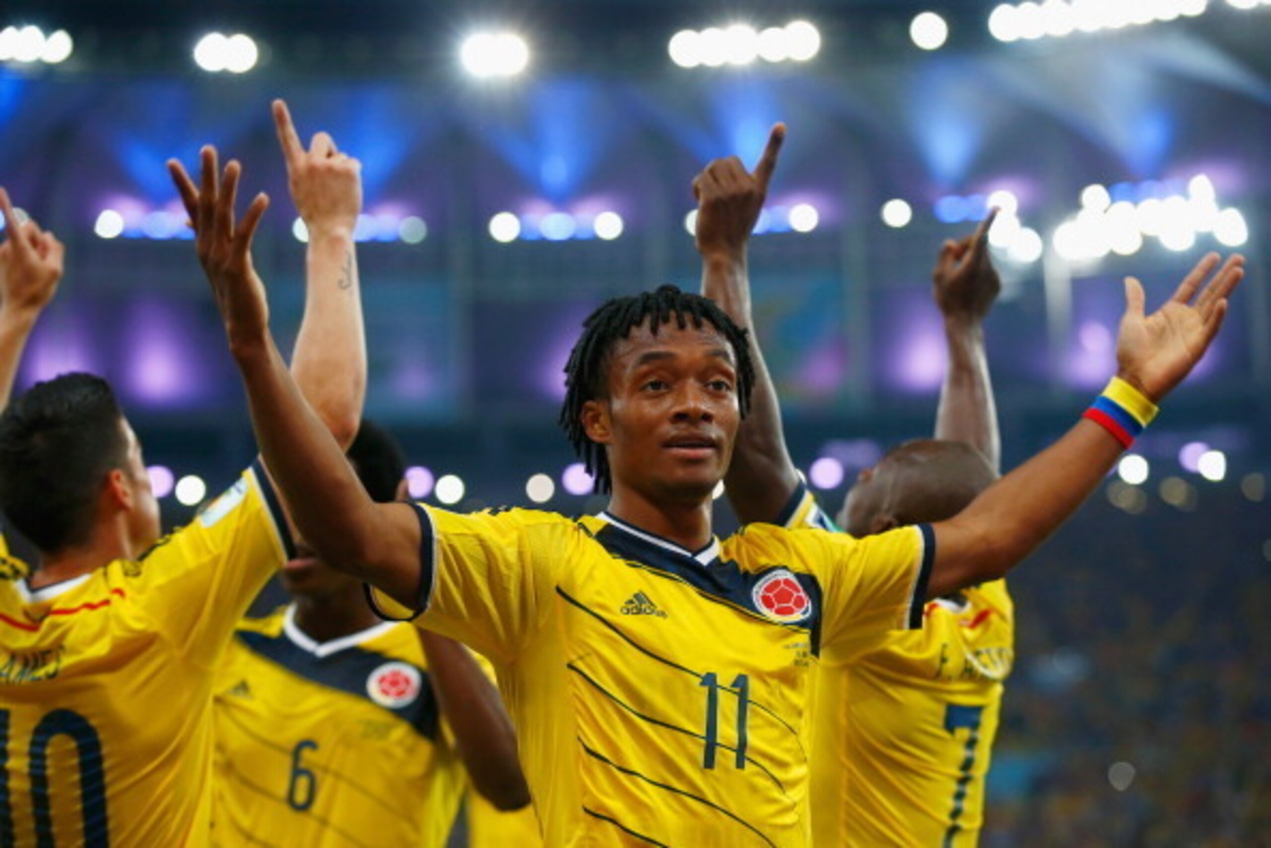 RIO DE JANEIRO, BRAZIL - JUNE 28:  Juan Guillermo Cuadrado of Colombia celebrates his team's second goal scored by James Rodriguez (L) during the 2014 FIFA World Cup Brazil round of 16 match between Colombia and Uruguay at Maracana on June 28, 2014 in Rio