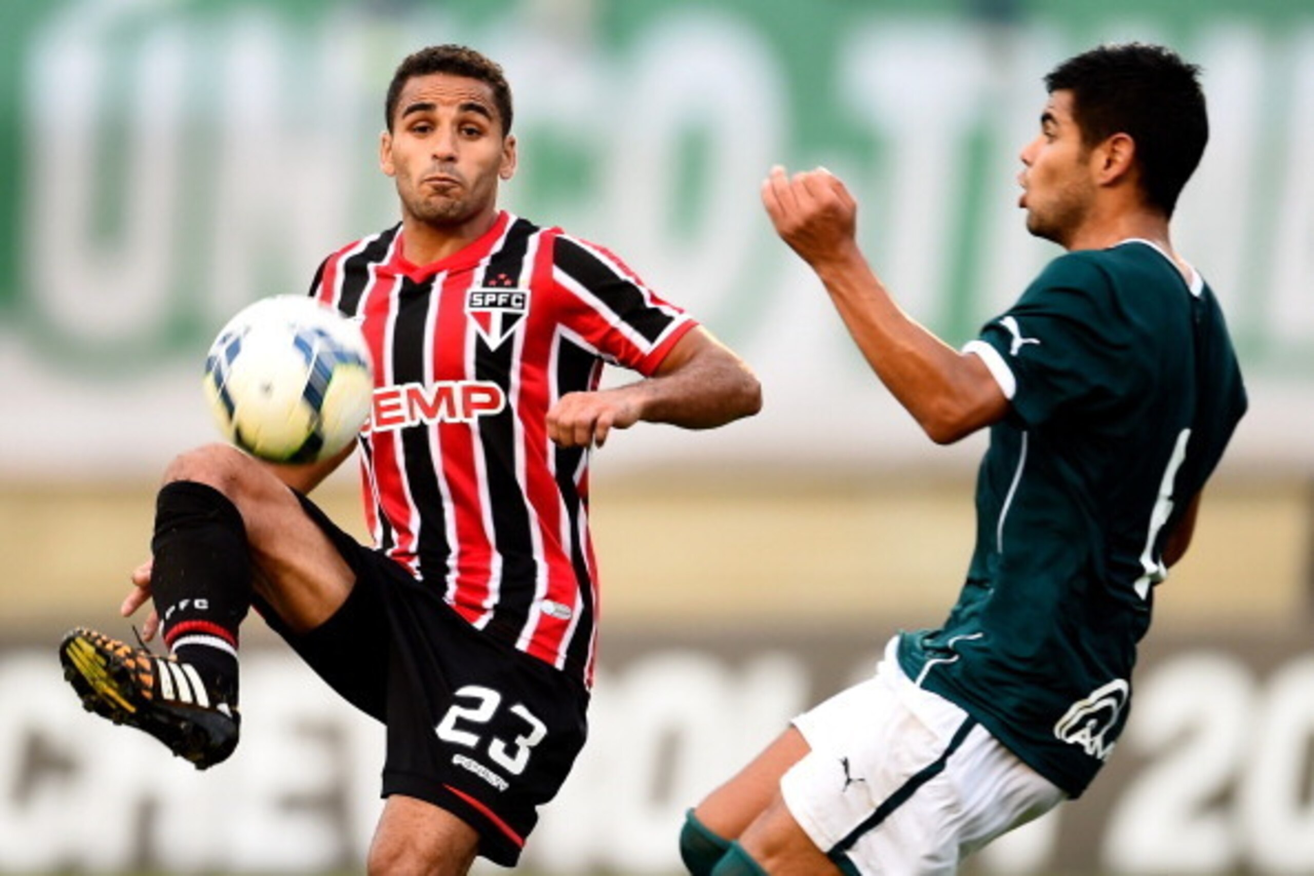 GOIANIA, BRAZIL - JULY 27: Douglas (L) of Sao Paulo struggles for the ball with a Welinton Junior of Goias during a match between Goias and Sao Paulo as part of Brasileirao Series A 2014 at Serra Dourada Stadium on July 27, 2014 in Goiania, Brazil. (Photo