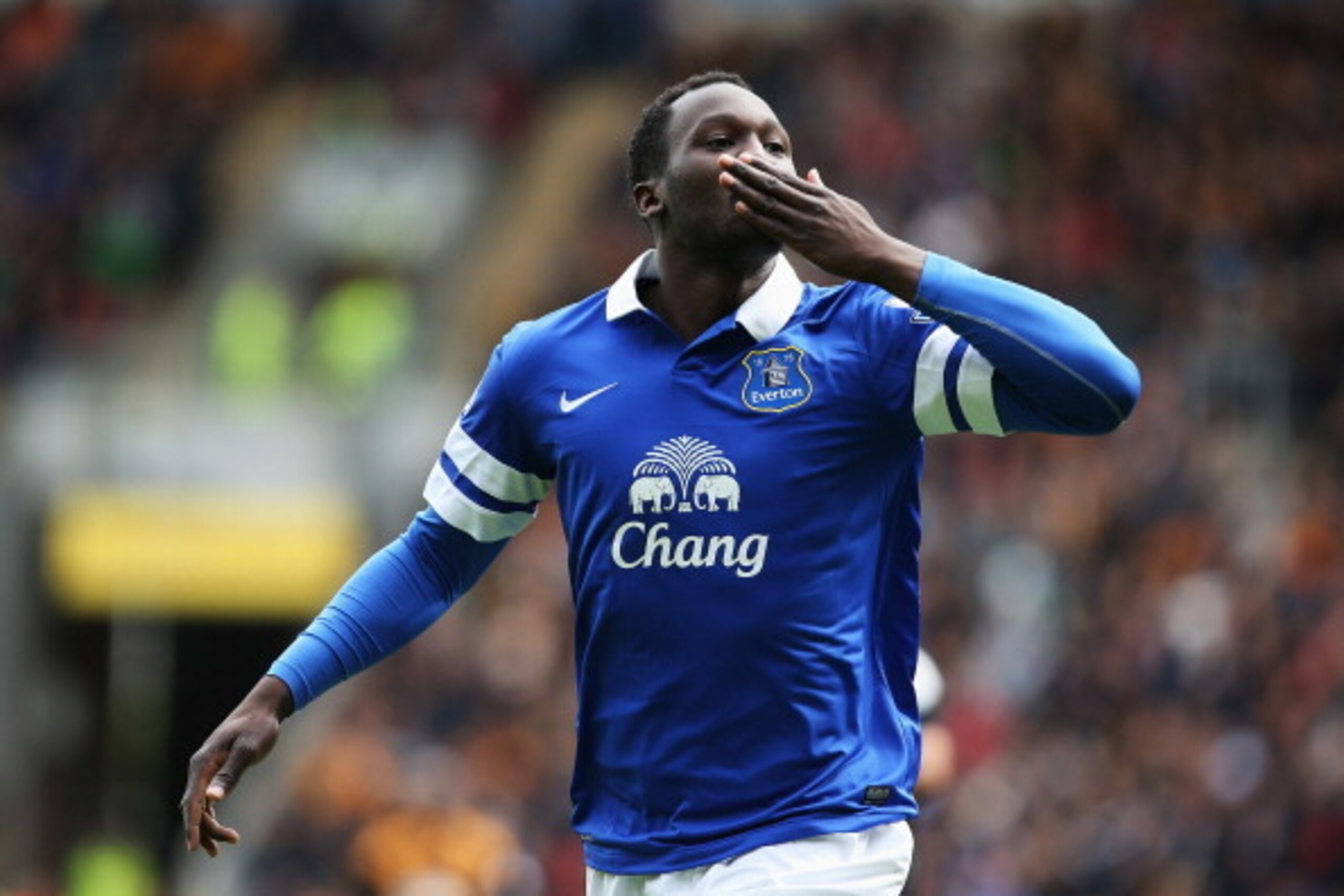 HULL, ENGLAND - MAY 11:  Romelu Lukaku of Everton celebrates his goal during the Barclays Premier League match between Hull City and Everton at KC Stadium on May 11, 2014 in Hull, England.  (Photo by Jan Kruger/Getty Images)