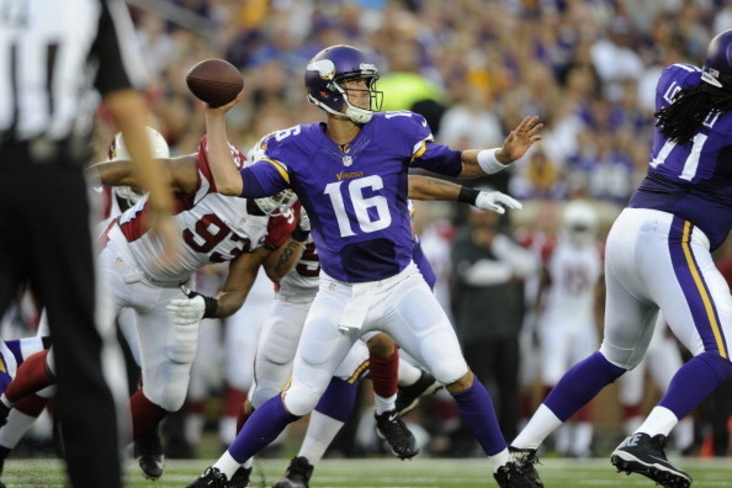 MINNEAPOLIS, MN - AUGUST 16: Matt Cassel #16 of the Minnesota Vikings passes the ball against the Arizona Cardinals during the first quarter of the preseason game on August 16, 2014 at TCF Bank Stadium in Minneapolis, Minnesota. (Photo by Hannah Foslien/G
