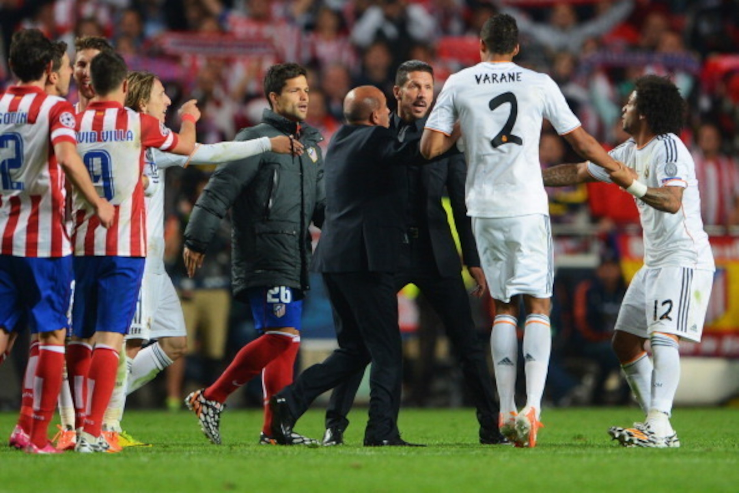 LISBON, PORTUGAL - MAY 24: Diego Simeone, Coach of Club Atletico de Madrid (3R) argues with Raphael Varane of Real Madrid (2) as Marcelo of Real Madrid intervenes during the UEFA Champions League Final between Real Madrid and Atletico de Madrid at Estadi LISBON, PORTUGAL - MAY 24: Diego Simeone, Coach of Club Atletico de Madrid (3R) argues with Raphael Varane of Real Madrid (2) as Marcelo of Real Madrid intervenes during the UEFA Champions League Final between Real Madrid and Atletico de Madrid at Estadi