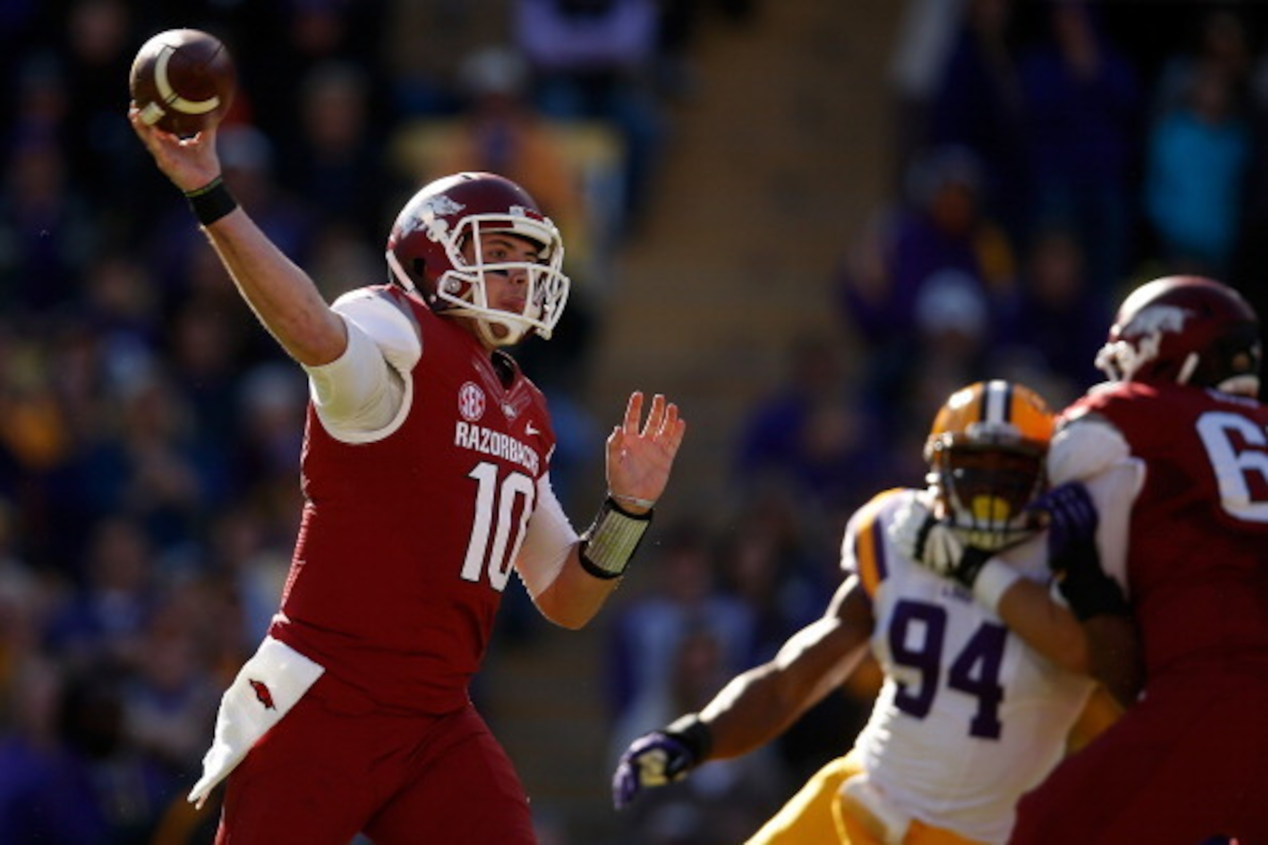 BATON ROUGE, LA - NOVEMBER 29:  Brandon Allen #10 of the Arkansas Razorbacks throws a pass against the LSU Tigers at Tiger Stadium on November 29, 2013 in Baton Rouge, Louisiana.  (Photo by Chris Graythen/Getty Images)