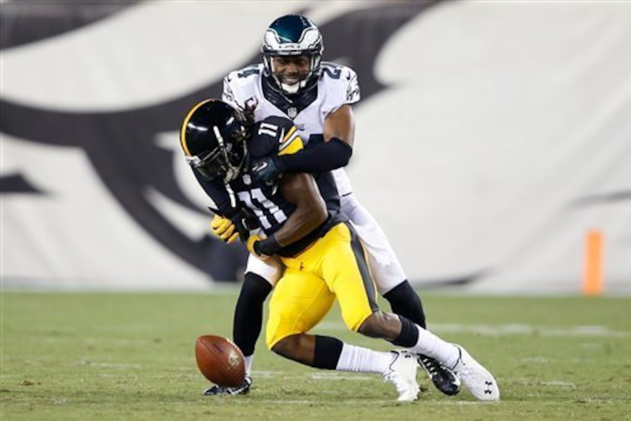 Markus Wheaton had a rough go of things against the Eagles. Markus Wheaton had a rough go of things against the Eagles.