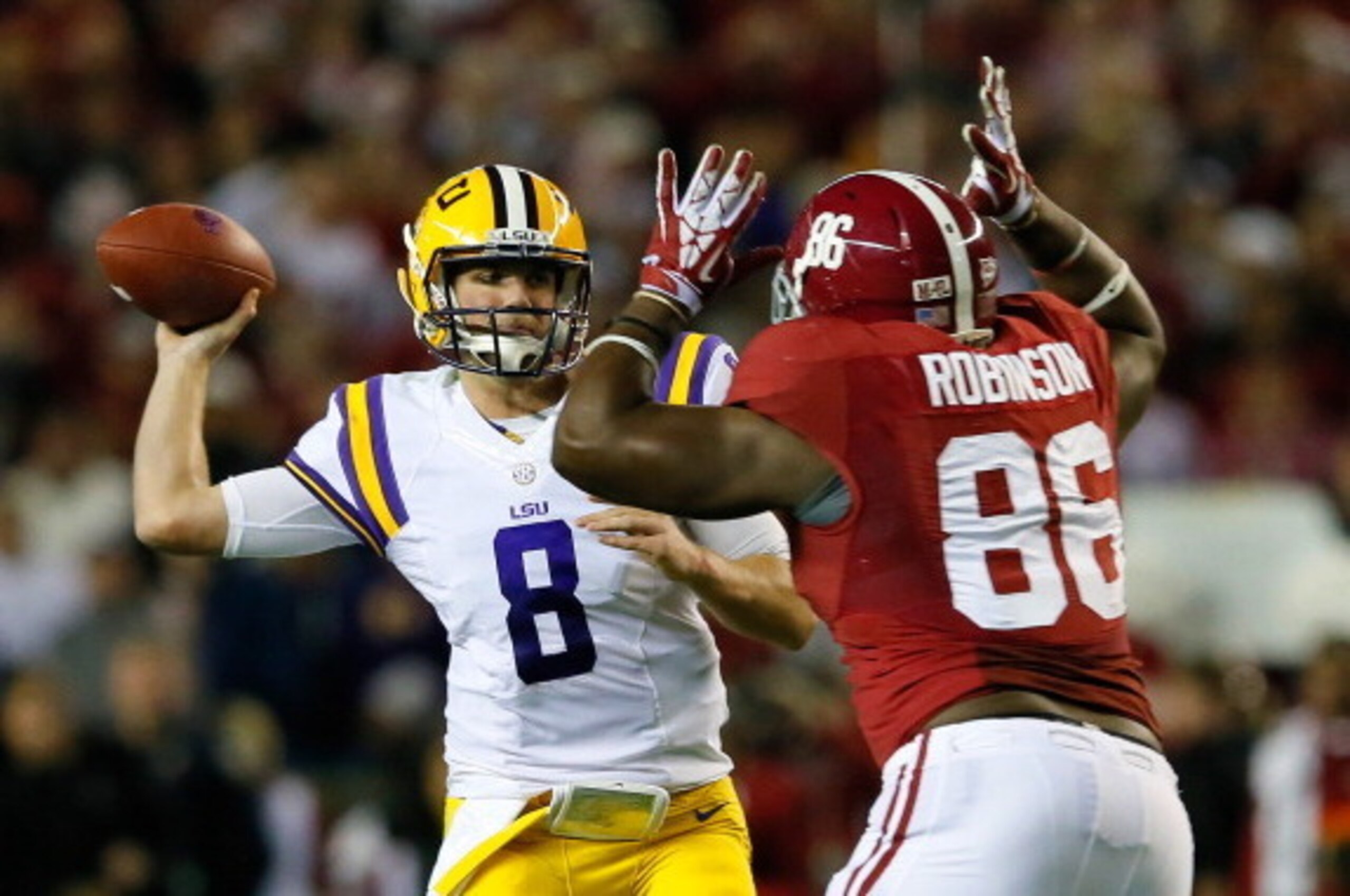 TUSCALOOSA, AL - NOVEMBER 09:  A'Shawn Robinson #86 of the Alabama Crimson Tide pressures Zach Mettenberger #8 of the LSU Tigers at Bryant-Denny Stadium on November 9, 2013 in Tuscaloosa, Alabama.  (Photo by Kevin C. Cox/Getty Images)