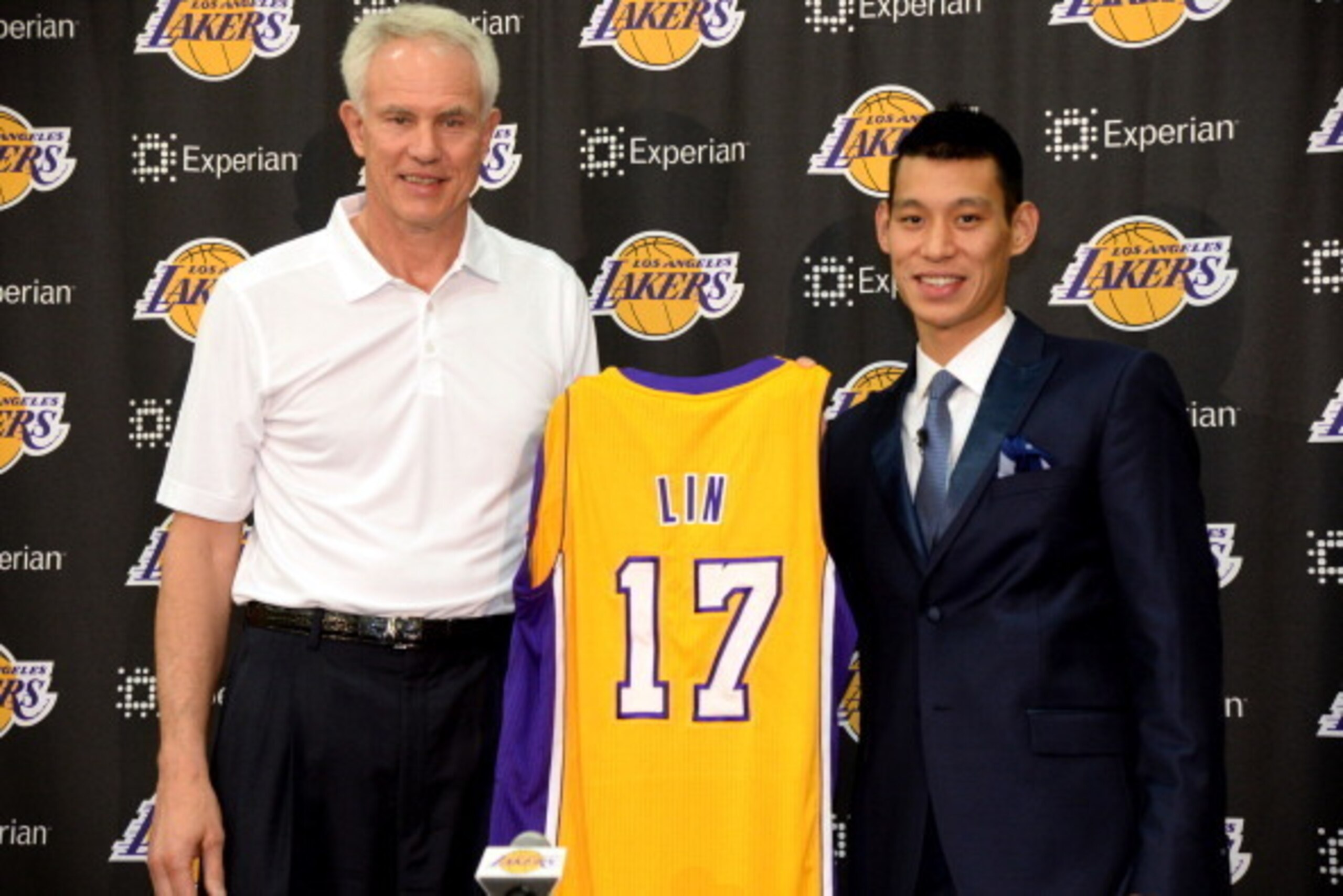 EL SEGUNDO, CA - JULY 24: Jeremy Lin #17 of the Los Angeles Lakers poses for a photo with Los Angeles Lakers General Manager Mitch Kupchak during a press conference on July 24, 2014 at the Toyota Sports Center in El Segundo, California. NOTE TO USER: User