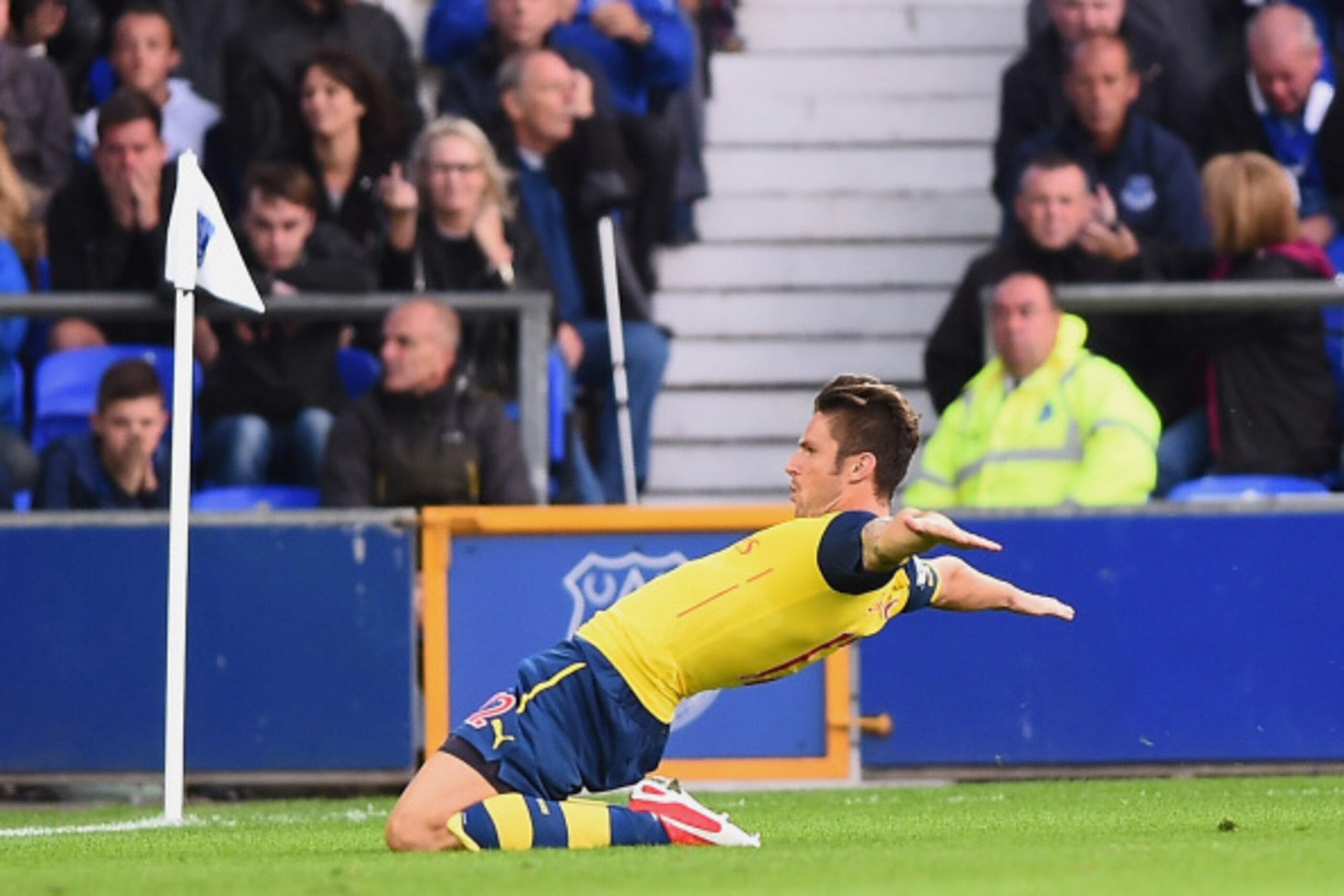 LIVERPOOL, ENGLAND - AUGUST 23:  Olivier Giroud of Arsenal celebrates scoring his team's second goal during the Barclays Premier League match between Everton and Arsenal at Goodison Park on August 23, 2014 in Liverpool, England.  (Photo by Laurence Griffi