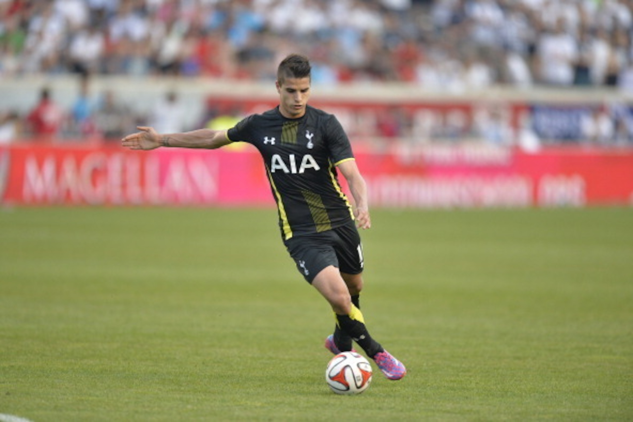 BRIDGEVIEW, IL - JULY 26:  Erik Lamela #11 of Tottenham Hotspur kicks the ball during the first half against the Chicago Fire at Toyota Park on July 26, 2014 in Bridgeview, Illinois. Tottenham Hotspur defeated the Fire 2-0.  (Photo by Brian Kersey/Getty I