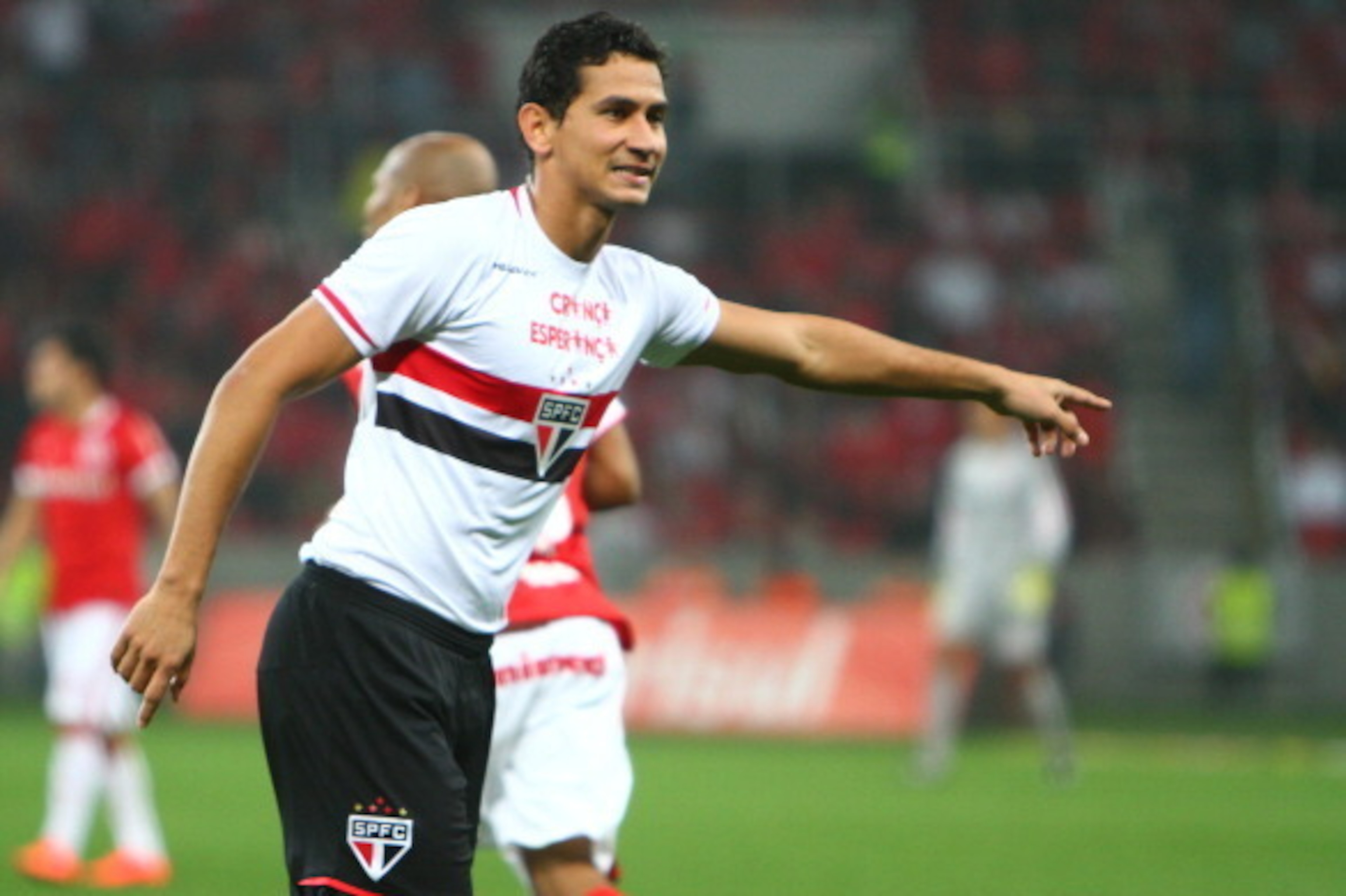 PORTO ALEGRE, BRAZIL - AUGUST 20: Paulo Henrique Ganso of Sao Paulo, during the match between Internacional and Sao Paulo as part of Brasileirao Series A 2014, at Estadio Beira-Rio on August 20, 2014, in Porto Alegre, Brazil. (Photo by Lucas Uebel/Getty I