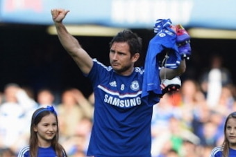 LONDON, ENGLAND - MAY 04:  Frank Lampard of Chelsea and his daughters Luna and Isla appear on the pitch following the Barclays Premier League match between Chelsea and Norwich City at Stamford Bridge on May 4, 2014 in London, England.  (Photo by Michael R