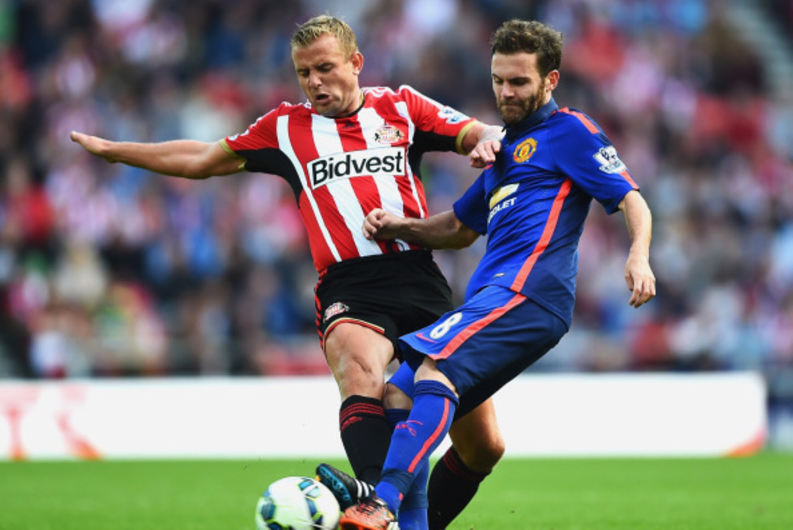 SUNDERLAND, ENGLAND - AUGUST 24:  Juan Mata of Manchester United is tackled by Lee Cattermole of Sunderland during the Barclays Premier League match between Sunderland and Manchester United at Stadium of Light on August 24, 2014 in Sunderland, England.  (
